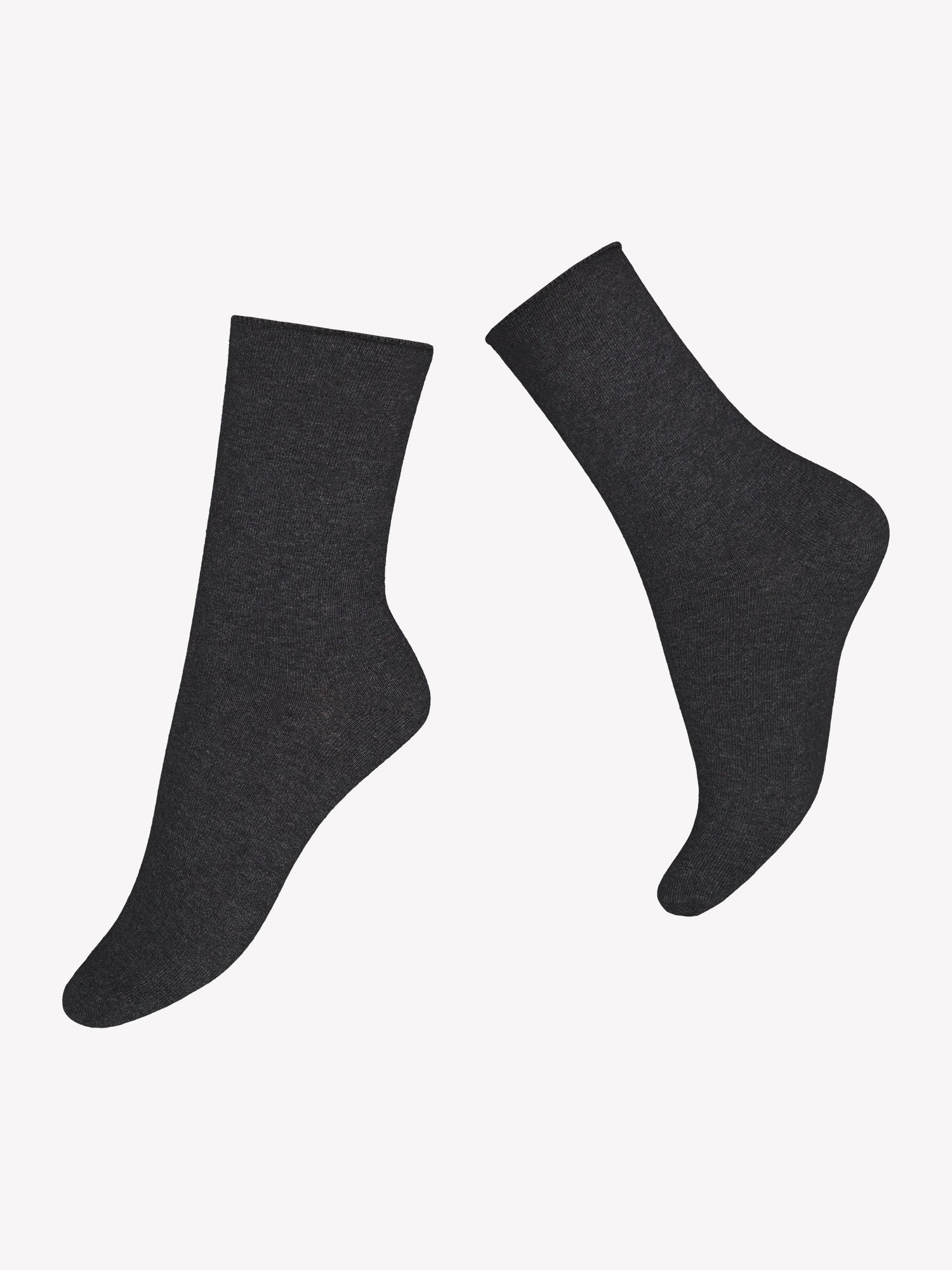 Vogue's soft, high-quality dark grey ankle socks made of organic cotton in a product picture.