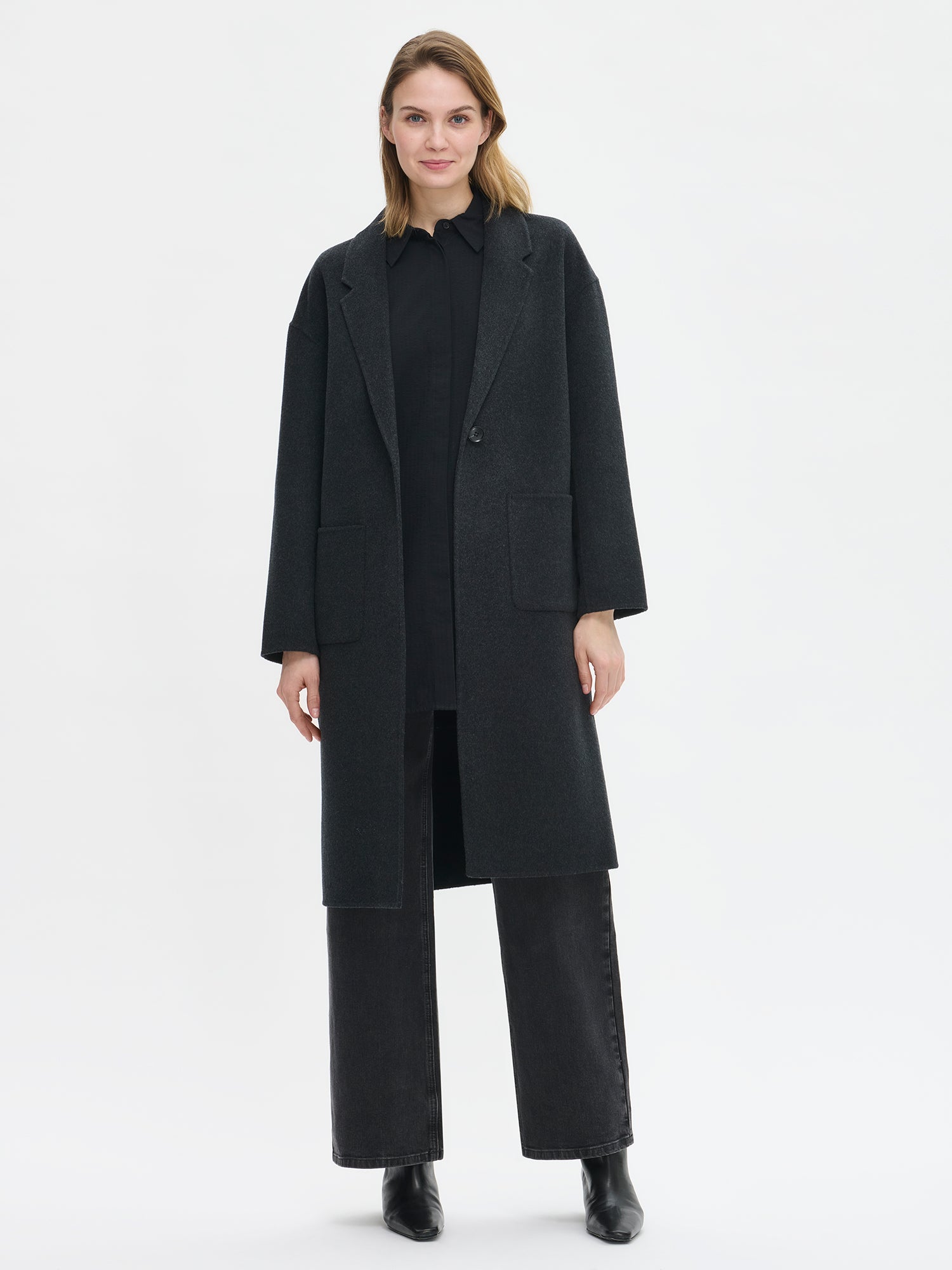 Nanso women's stylish and timeless grey YLLE wool coat, open.