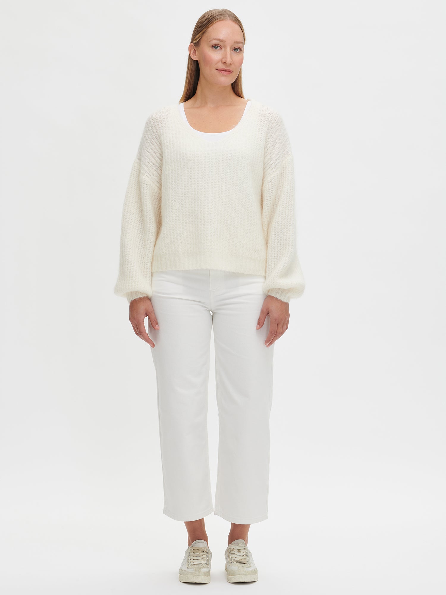 Nanso women's cozy off-white Karamelli knit sweater with a V-neckline, front