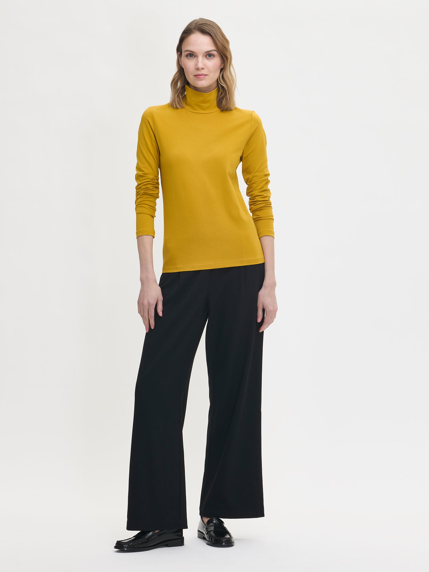 Women's Mari jersey turtleneck in yellow from the front