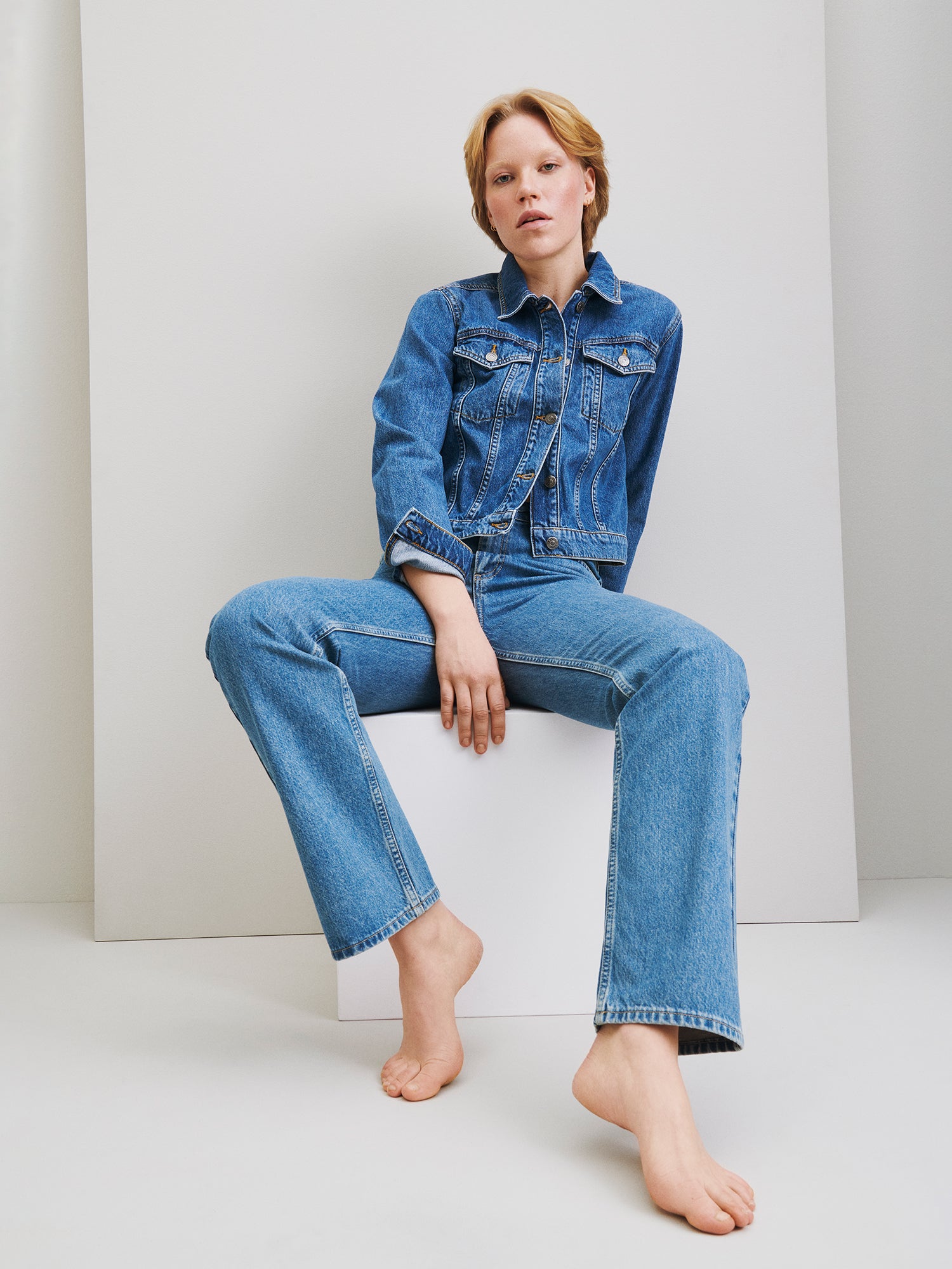 SUORA Women's Classic Straight Light Blue Jeans Nanso - Main Image