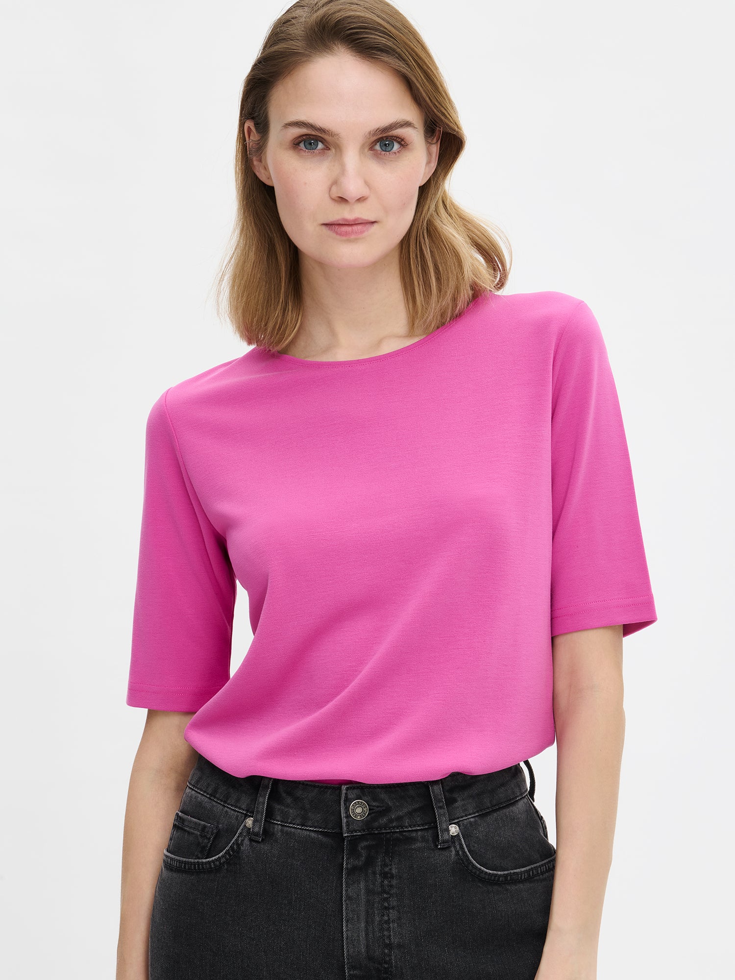 Nanso's stylish pink Aina t-shirt for women, close-up