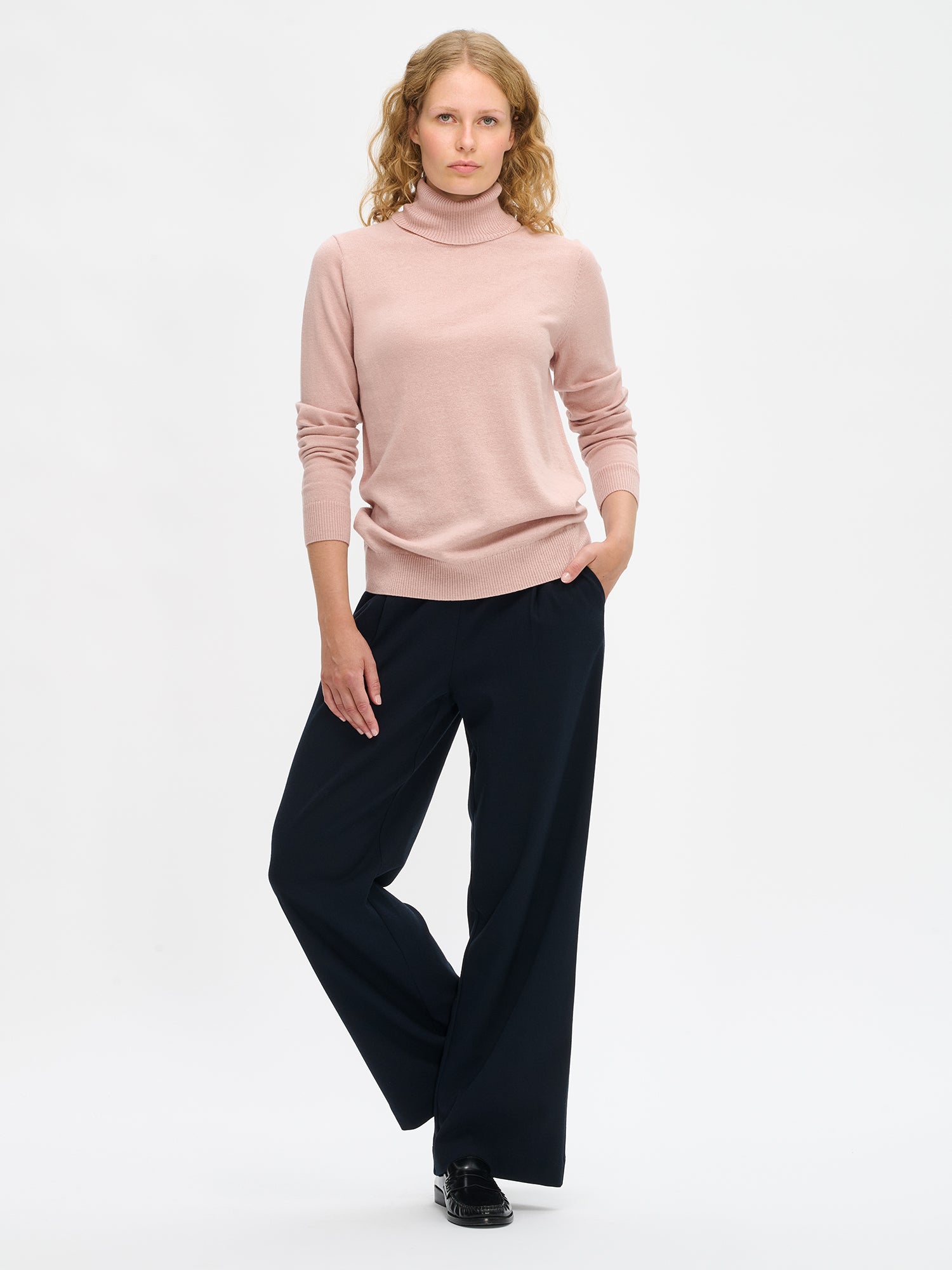 Nanso women's dark blue Sointu trousers offer both style and comfort. Front