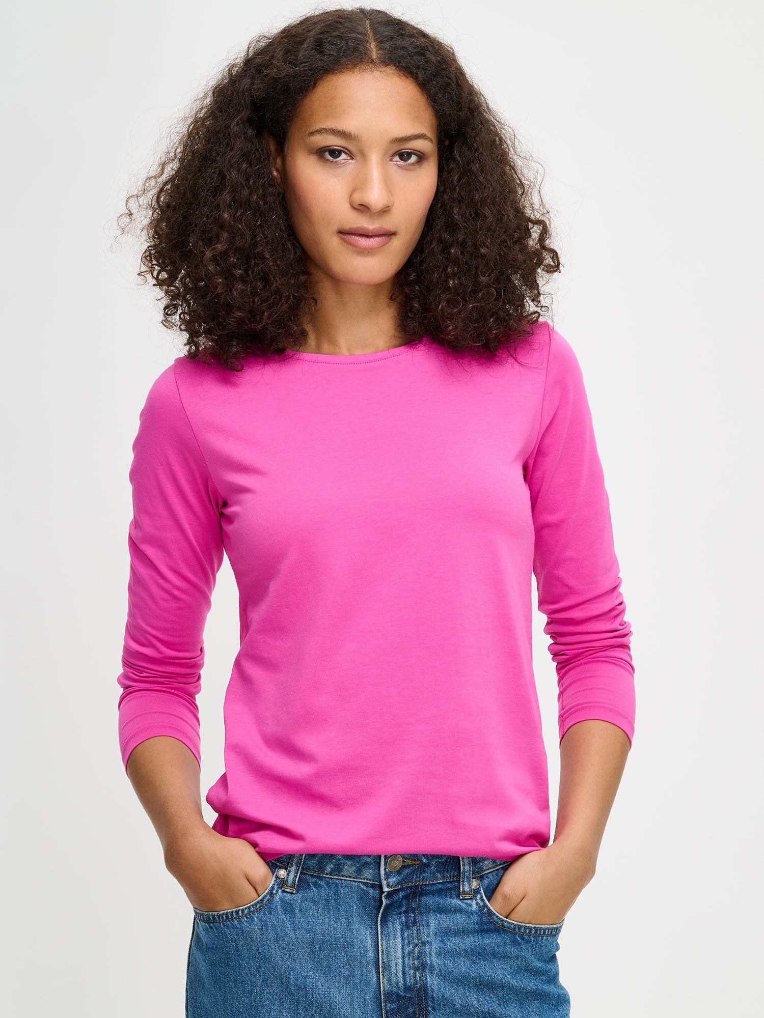Nanso women's classic pink long-sleeved Basic shirt with a round neckline, close-up