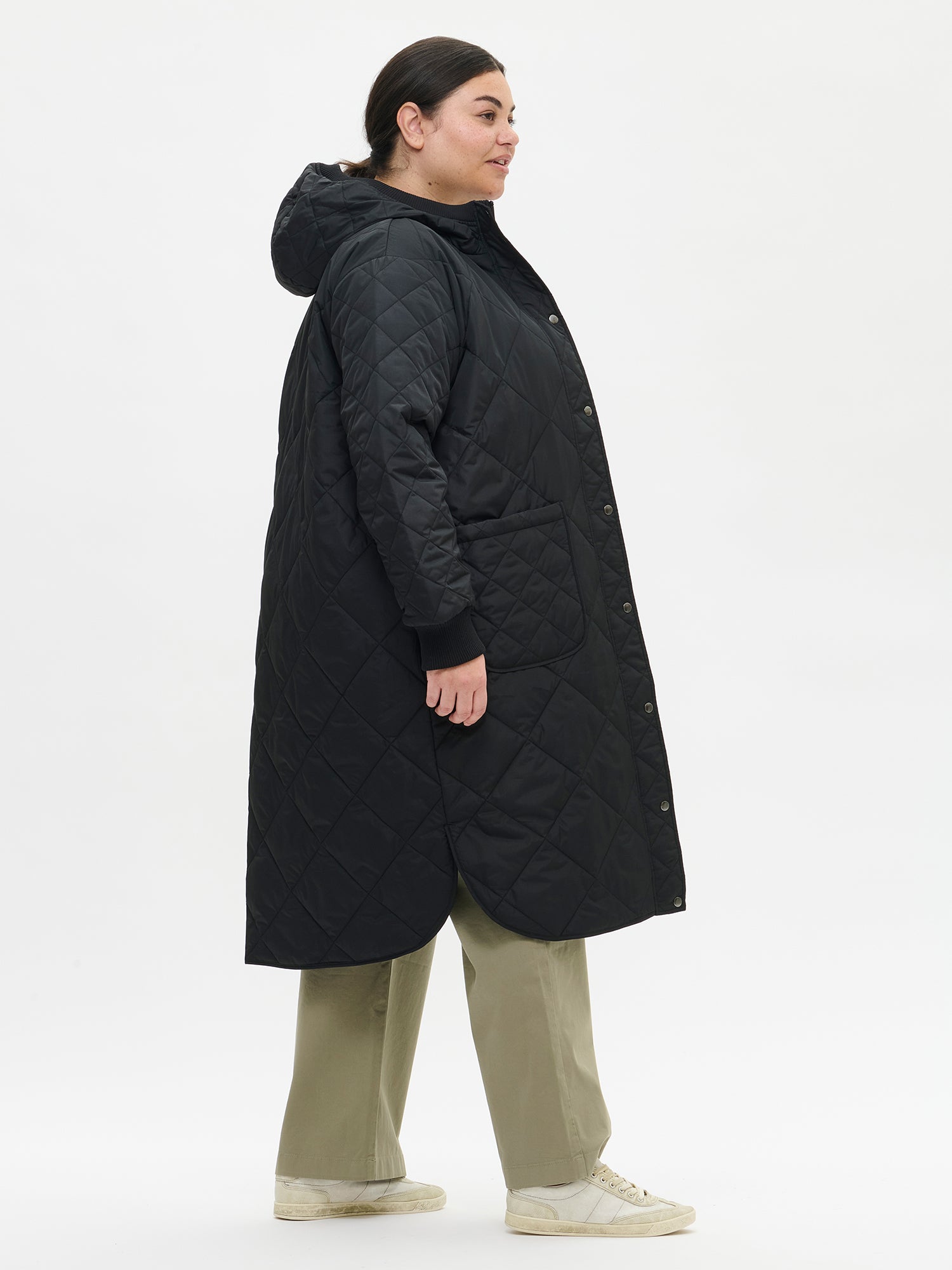 Nanso women's casual black Maxi quilted coat with light padding and a cozy hood. On a model in size XL, side