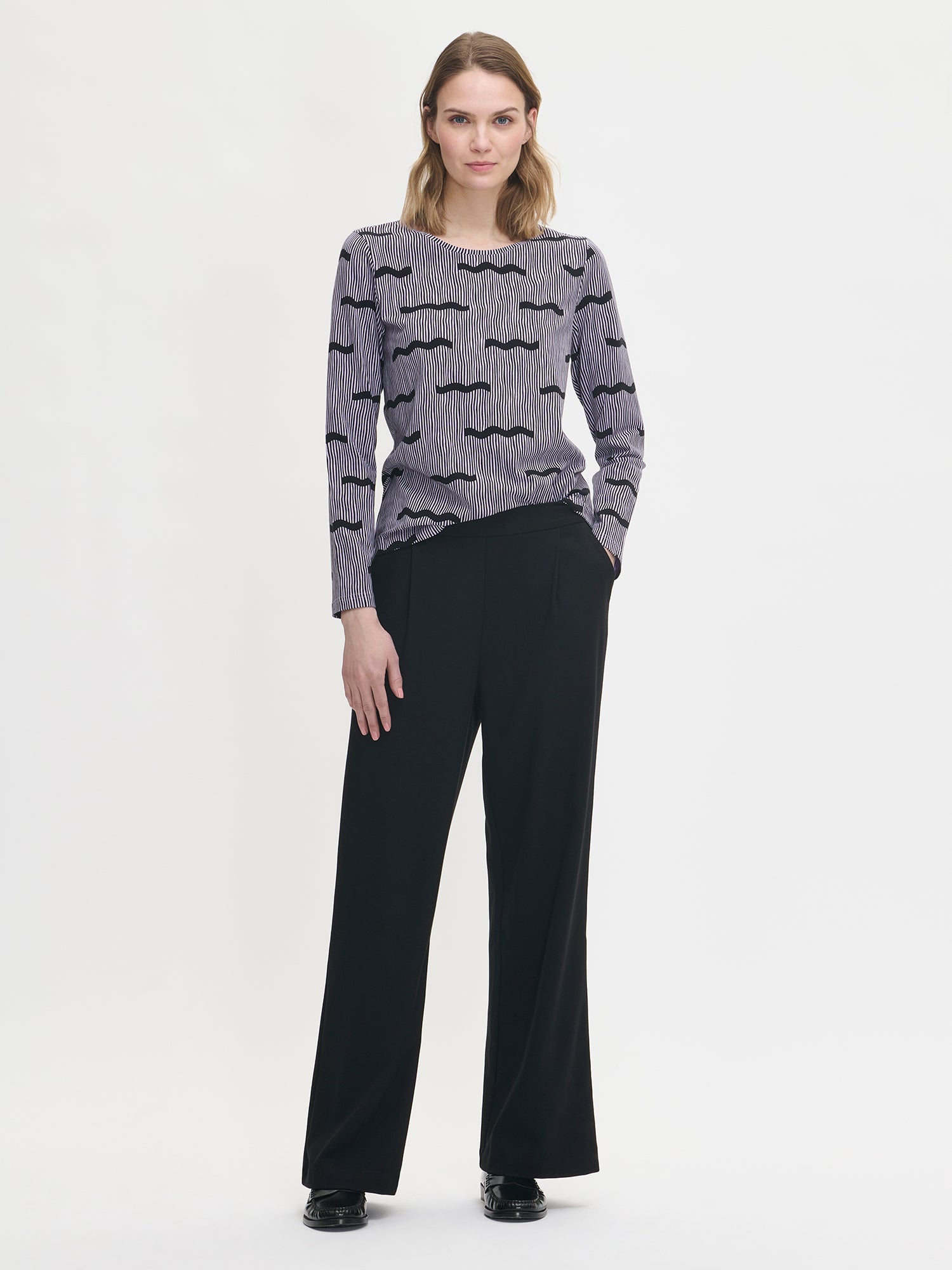 Nanso women’s patterned lilac Laineilla blouse with black pants