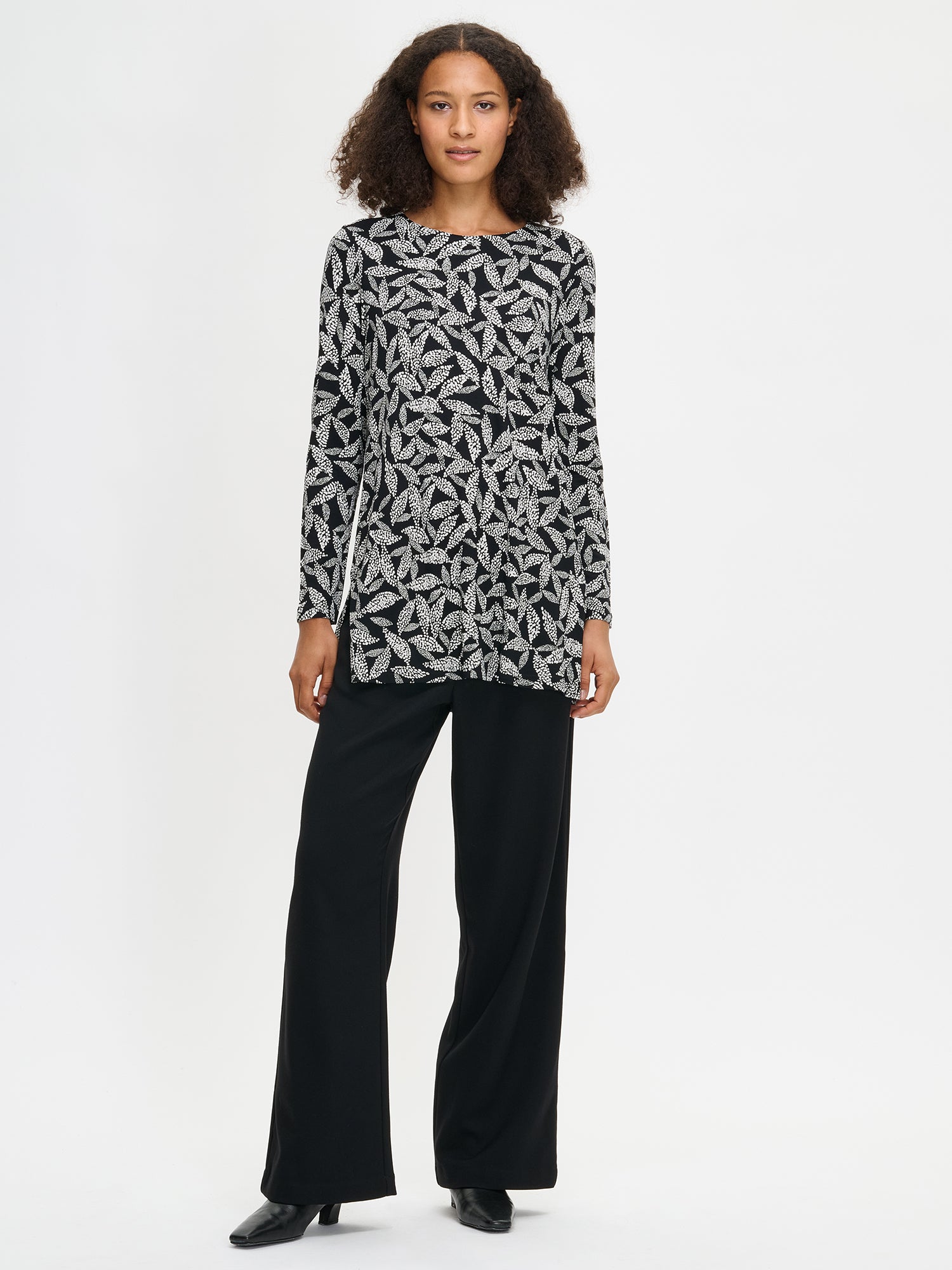 Nanso women’s black-white patterned Triine tunic, front