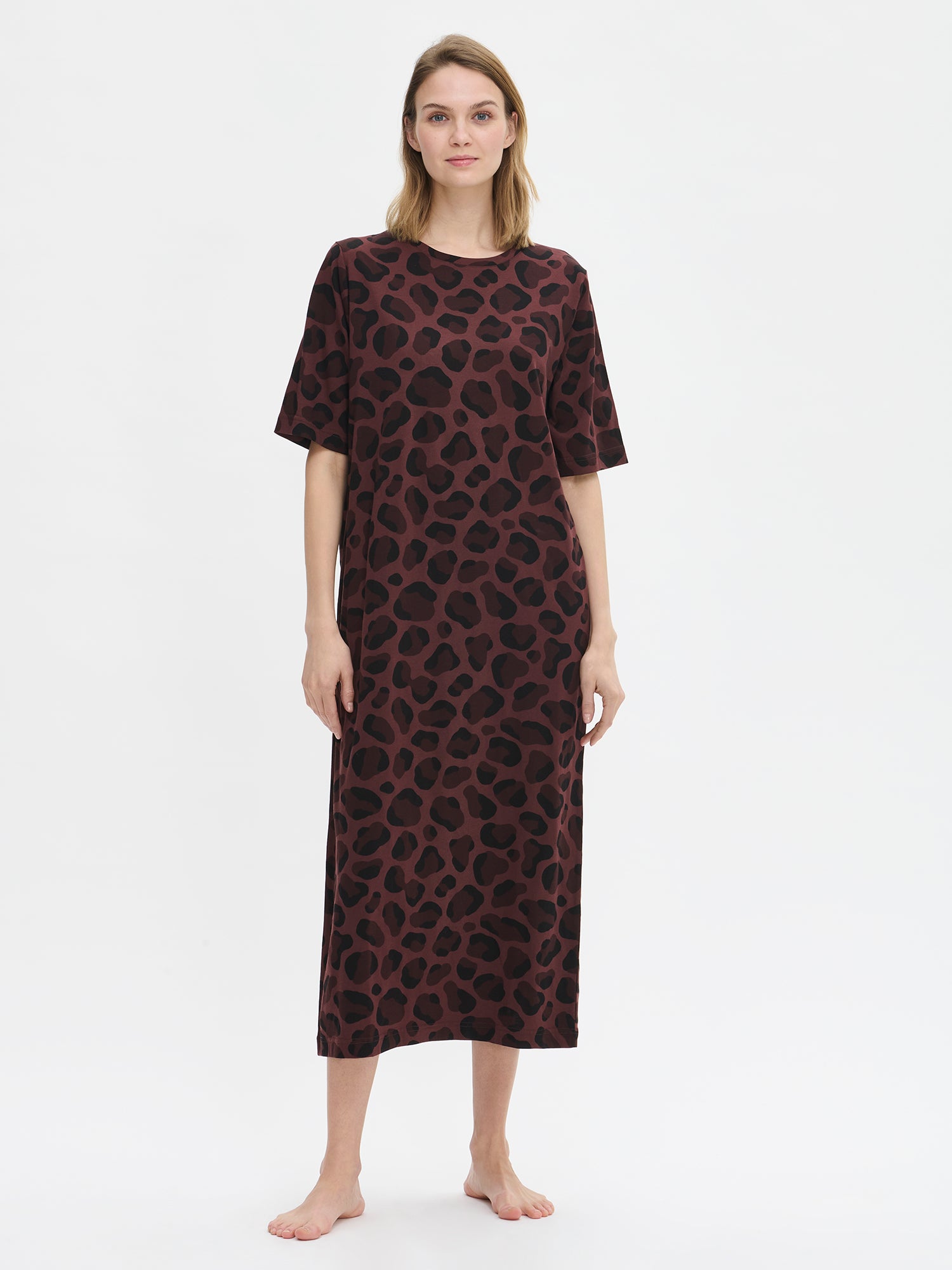 Nanso women’s long brown Pantteri nightgown with elbow-length sleeves and round neckline, worn by model from the front. The hem falls below the calves.