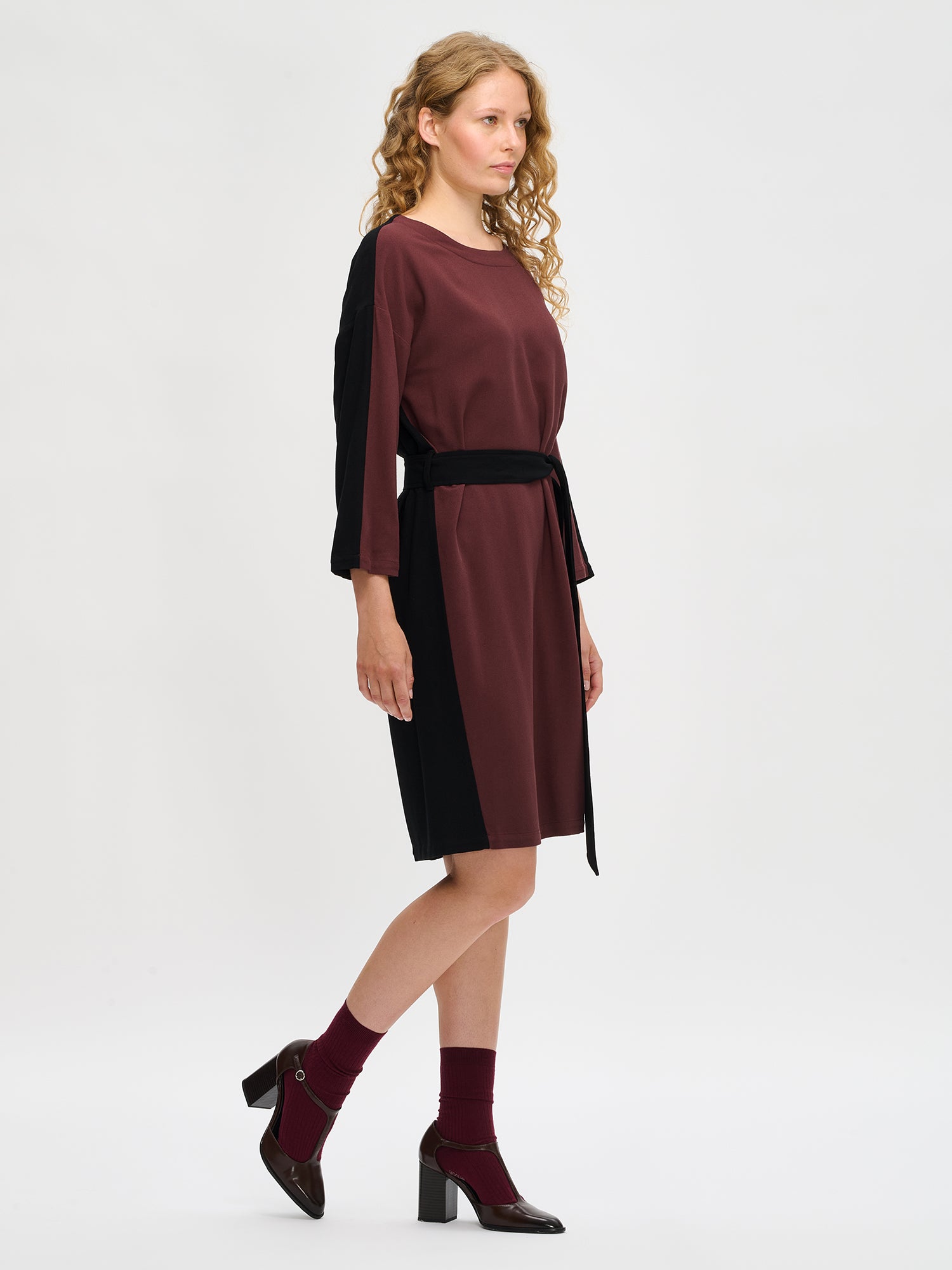 FIINE Dark Brown - Black Dress With a Belt