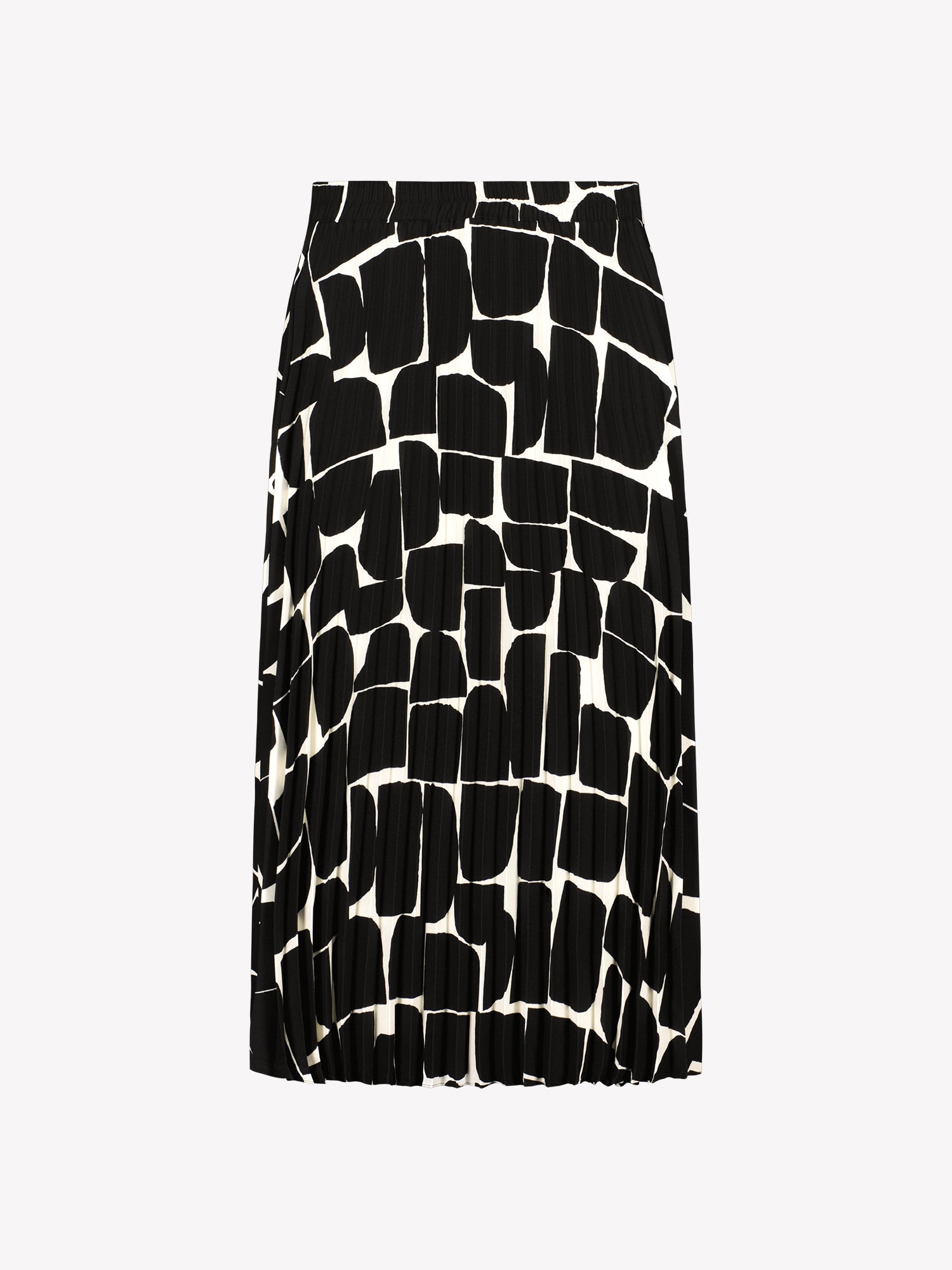 Nanso women’s black and white patterned Muuri skirt in polyester, fine pleats and elastic waistband, product photo front view.