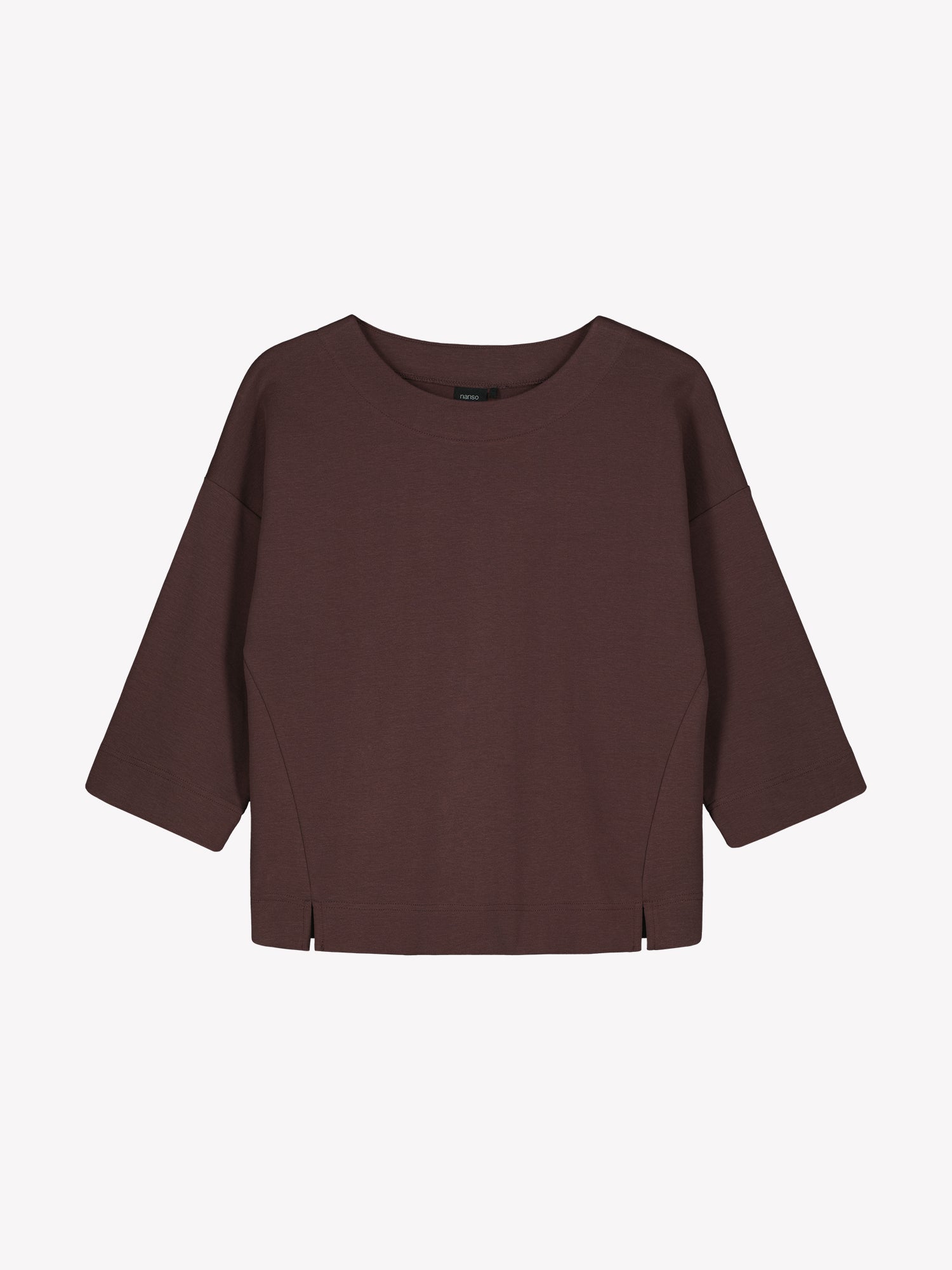 Nanso women’s brown Elena top in cotton–polyester–elastane knit, oval neckline, 3/4 sleeves and dropped shoulders, product photo front view.