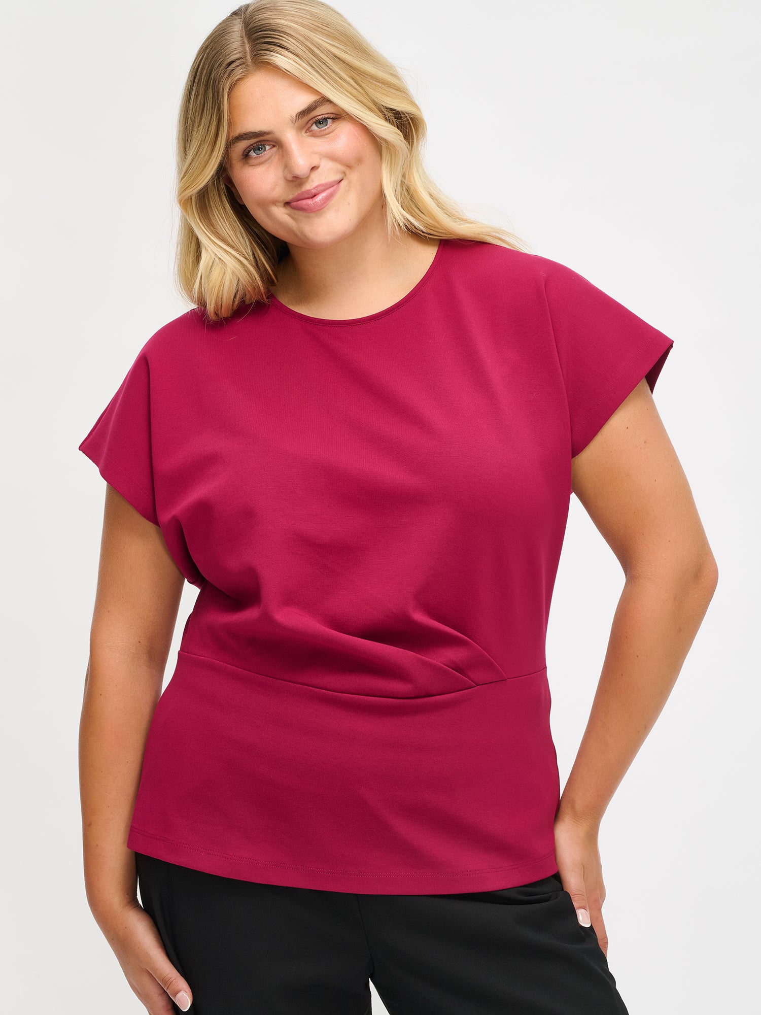 Nanso women’s Elegia blouse – timeless Finnish design in soft burgundy knit with cap sleeves and pleated waist. Image in size XL, close-up