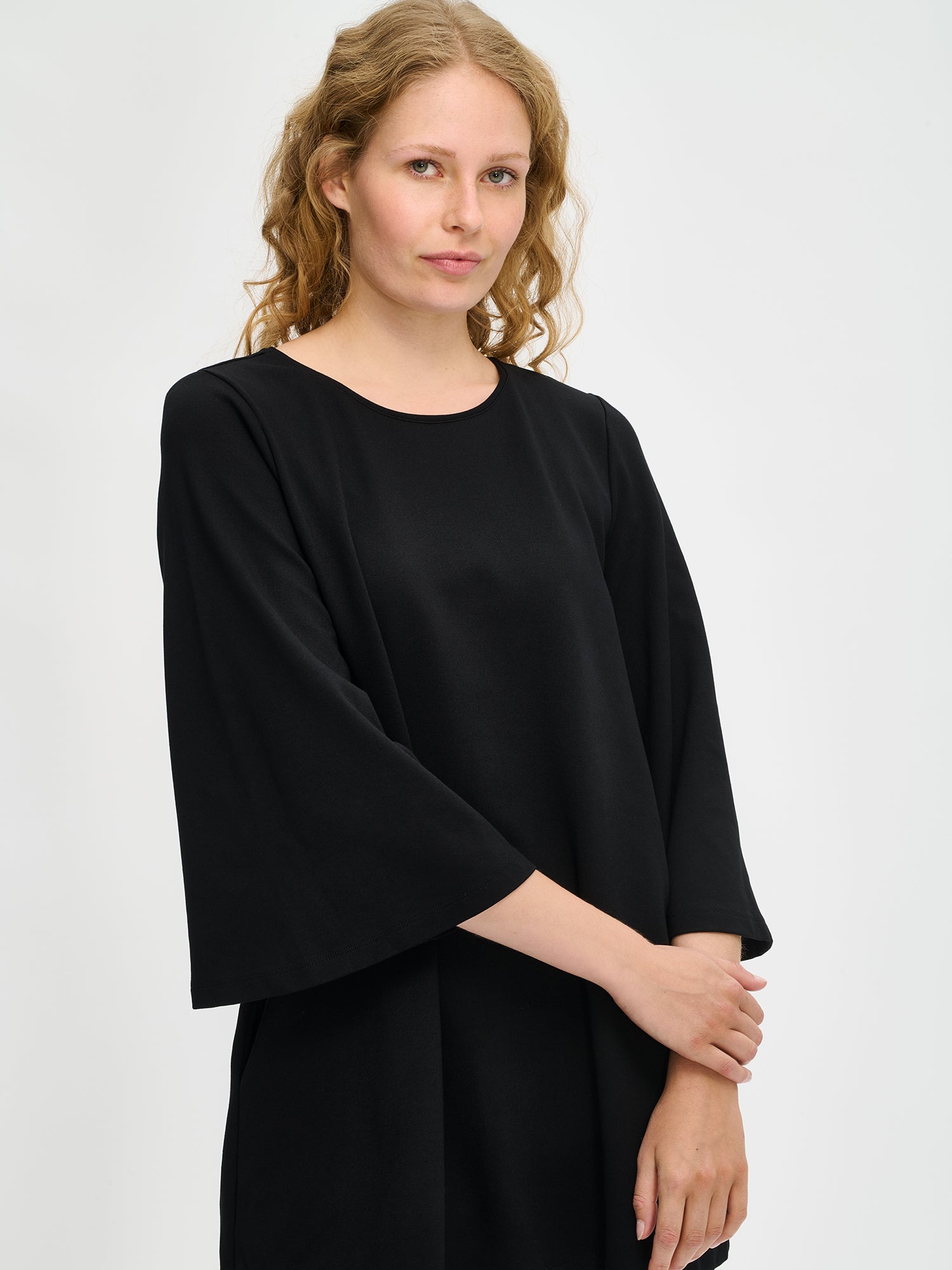 Nanso women’s Elegia tunic in black, close-up