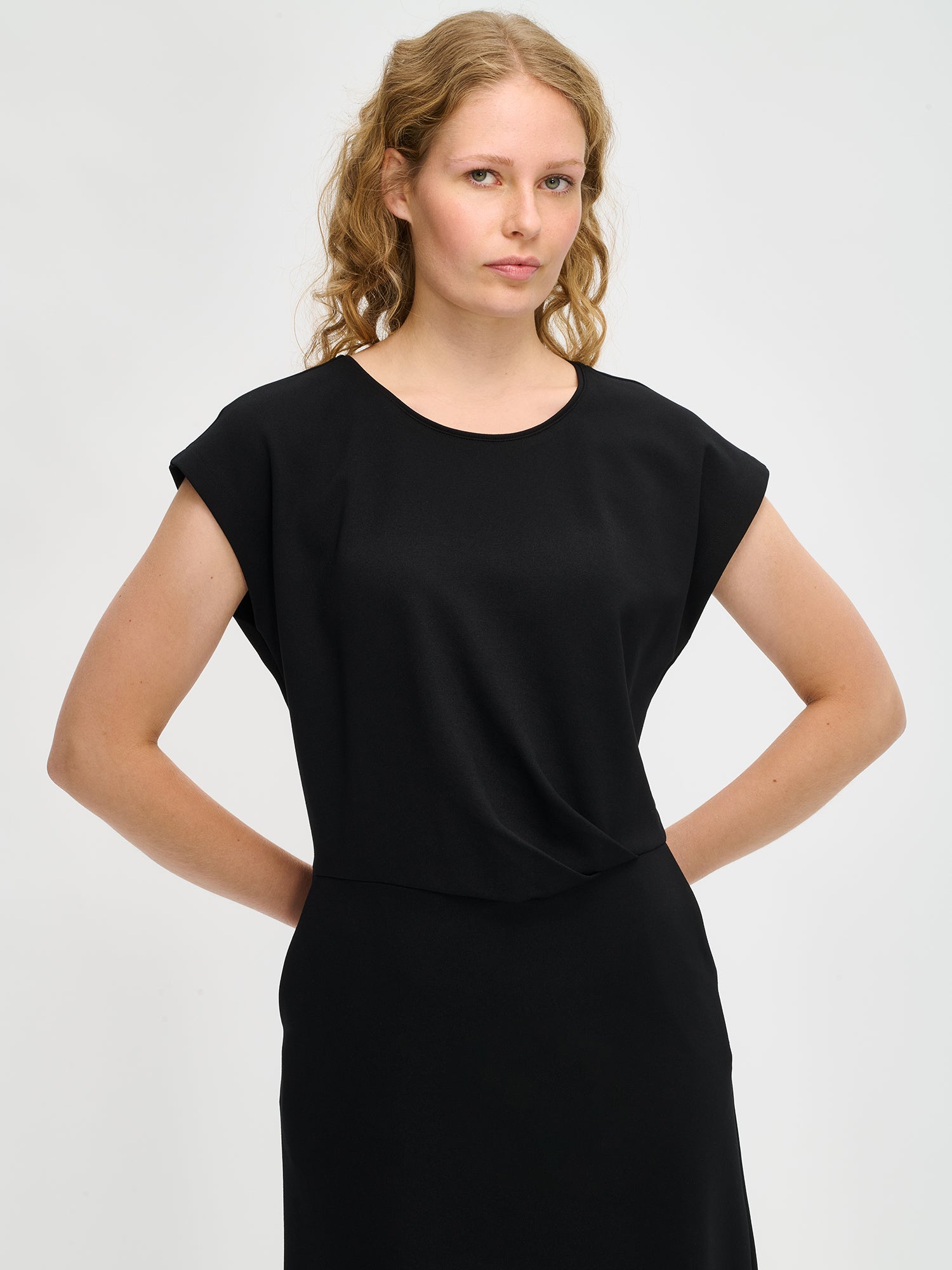 Nanso women's Elegia dress in black, close-up size S