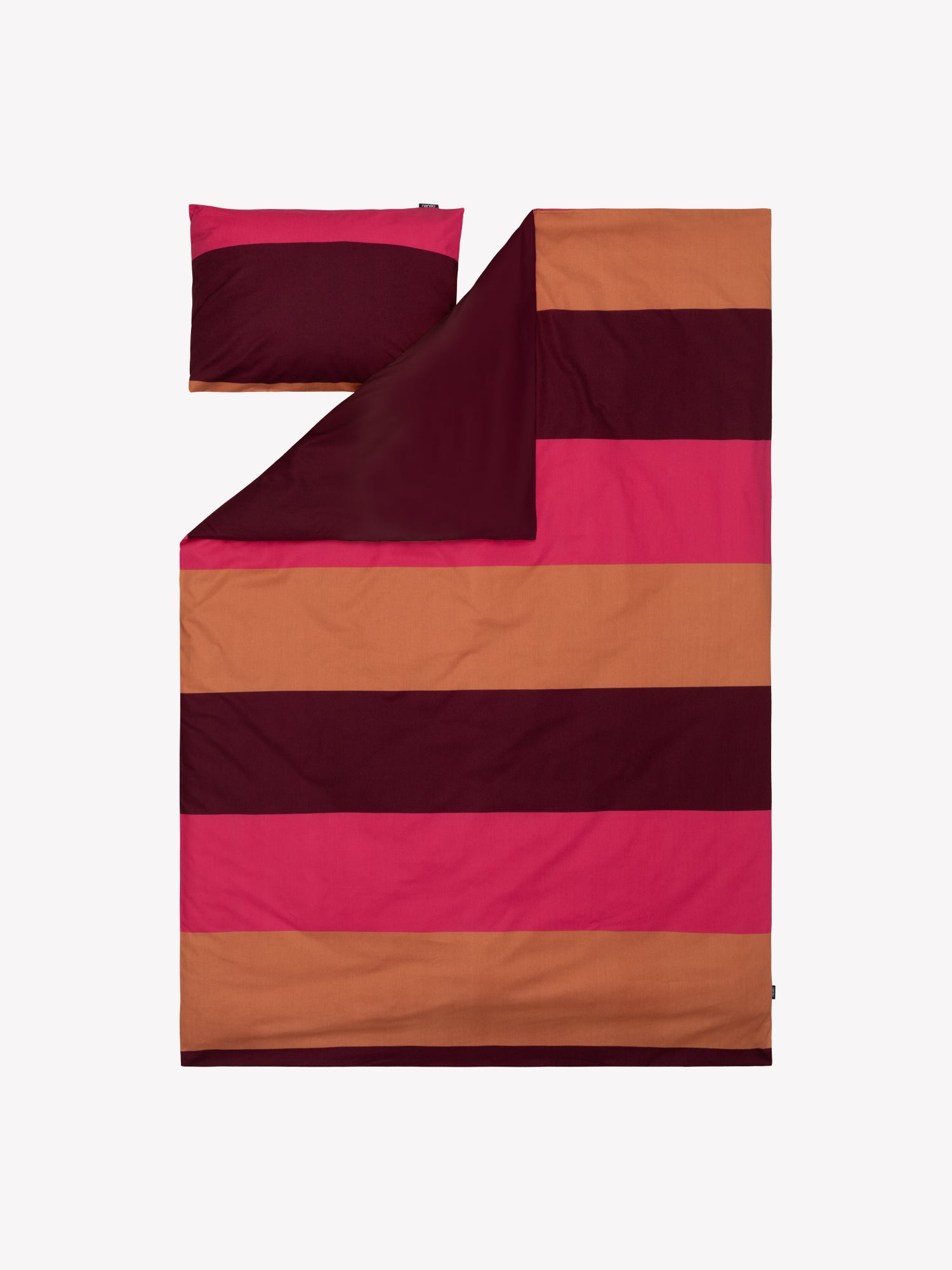 Nanso's red Trio duvet cover set features a beautiful wide striped pattern, open