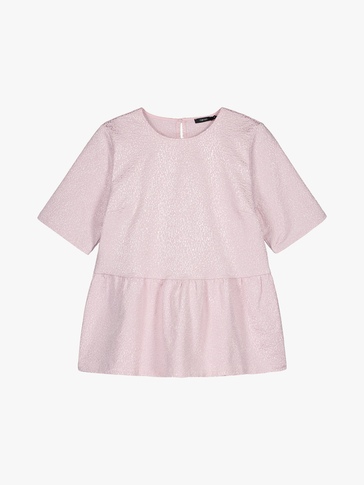 Nanso women's beautiful and elegant light pink Leora blouse captivates with its peplum-style silhouette and striking fabric, combining a subtle sheen with a richly textured surface, product picture