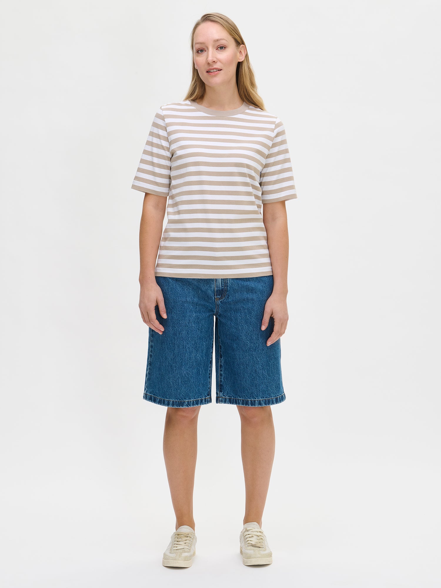 This striped beige and white Raita Normi t-shirt for women is a comfortable everyday classic, perfect for wearing day after day. Worn by a model in size S.