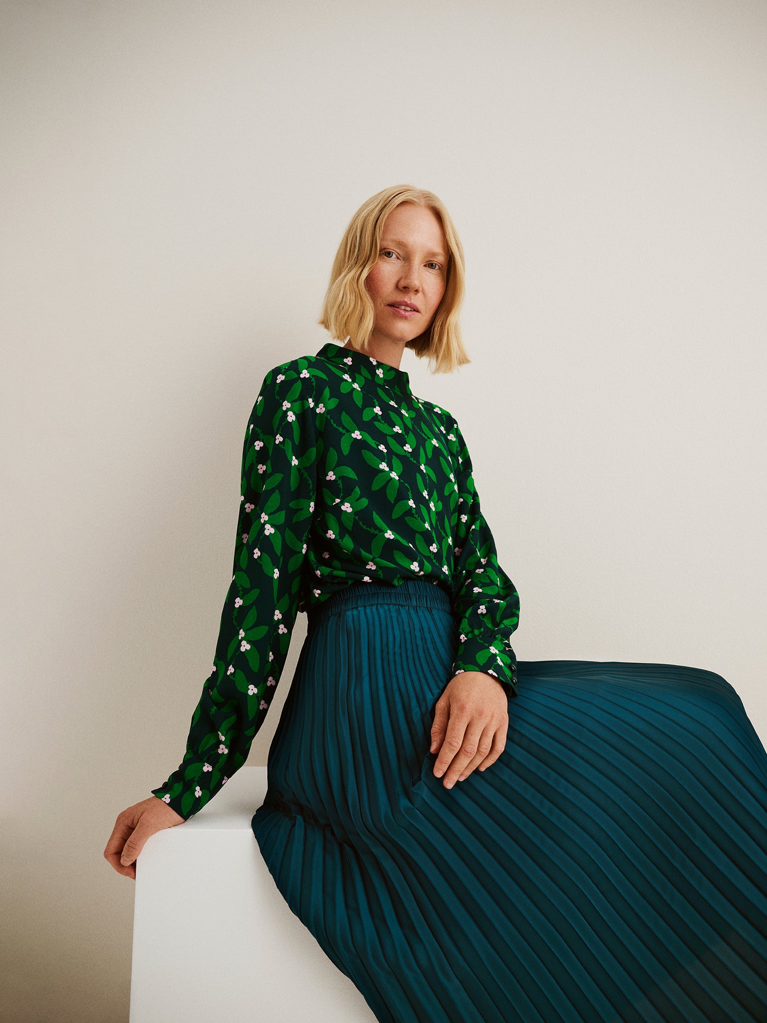 Nanso's elegant Taite skirt for women features a graceful drape in green shade