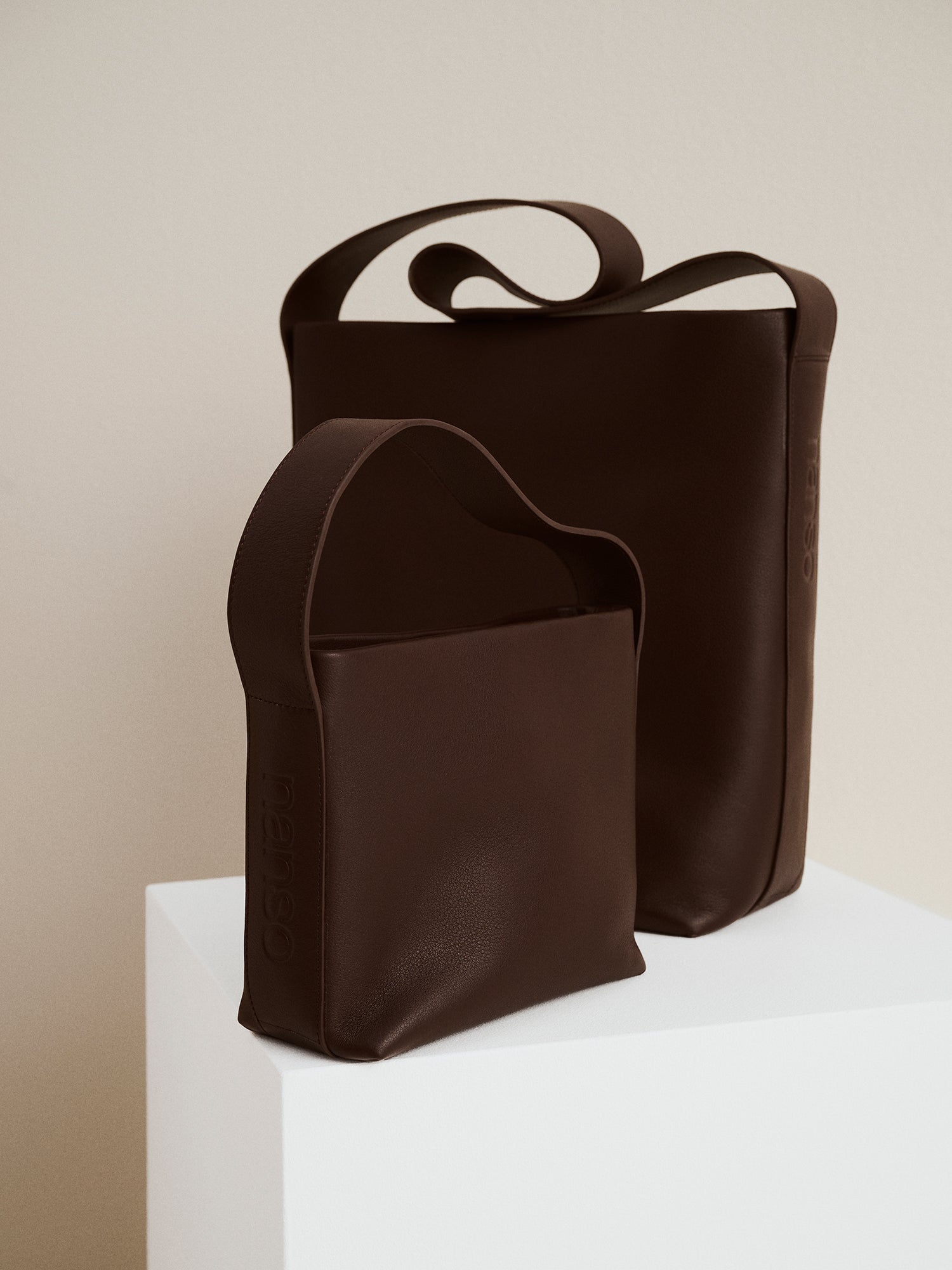 Nanso women’s versatile dark brown leather bag with a detachable shoulder strap,front