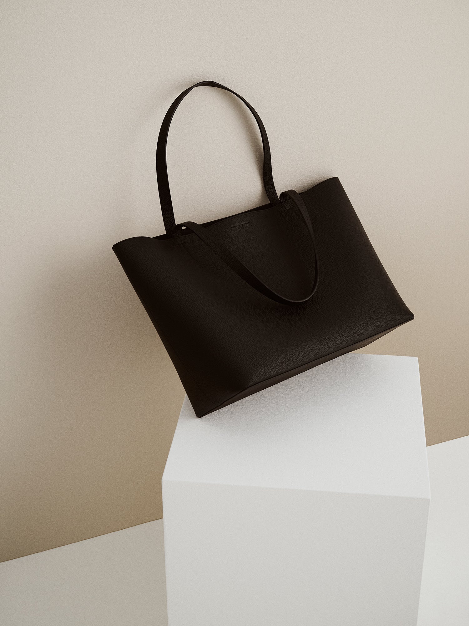A stylish tote-style Maxi Naru leather bag in classic black, side
