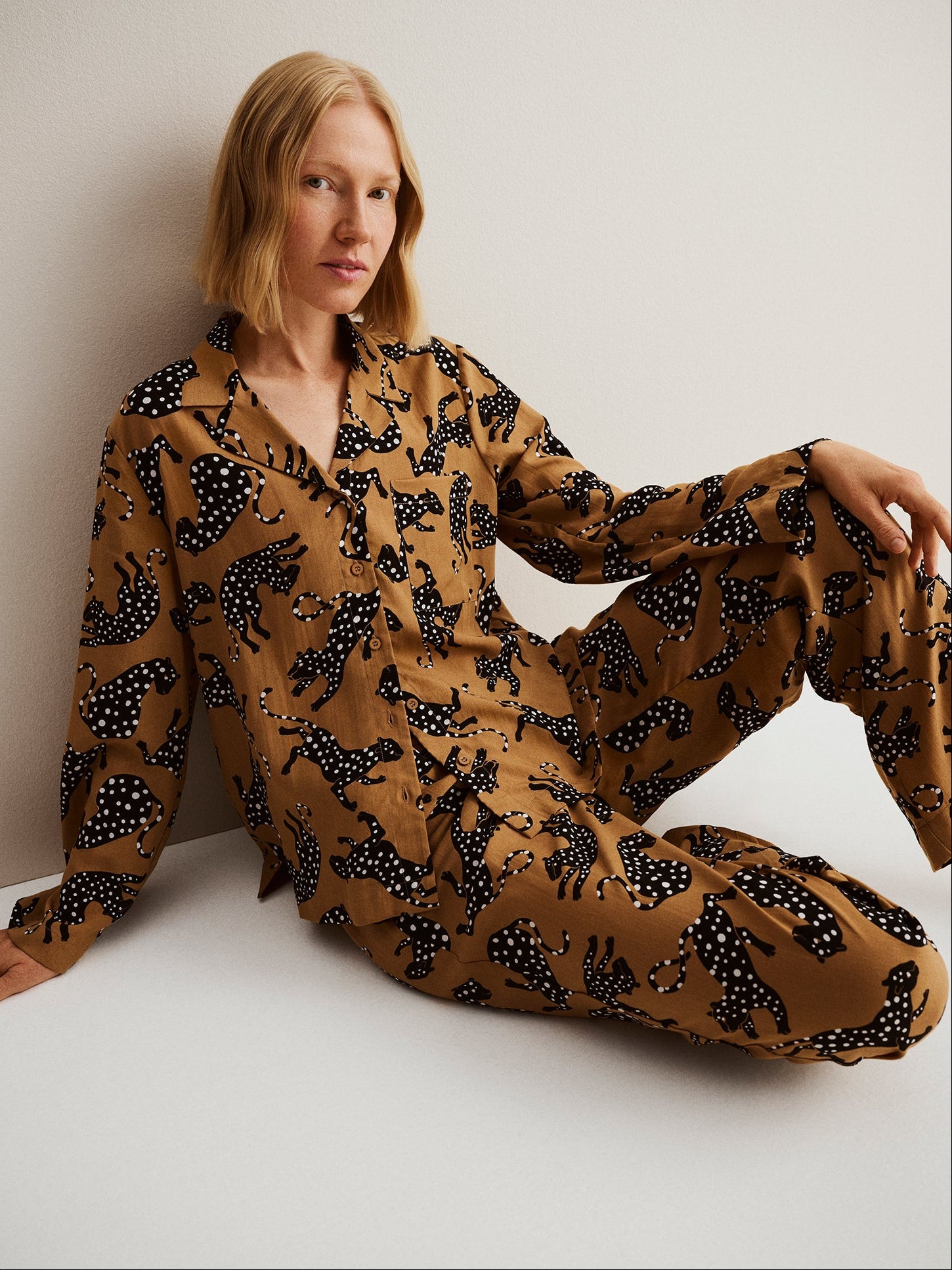 Nanso women’s patterned Pieni Leonora trousers and matching blouse, worn by a model sitting