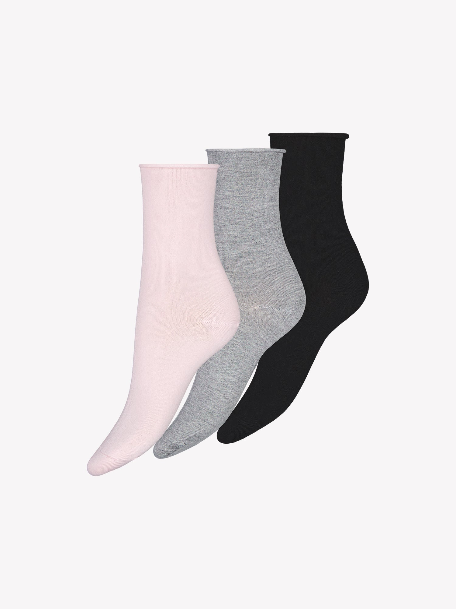 Vogue women's Bamboo ankle socks in Rosewater provide a soft and silky touch while also being highly breathable and thermal regulating.