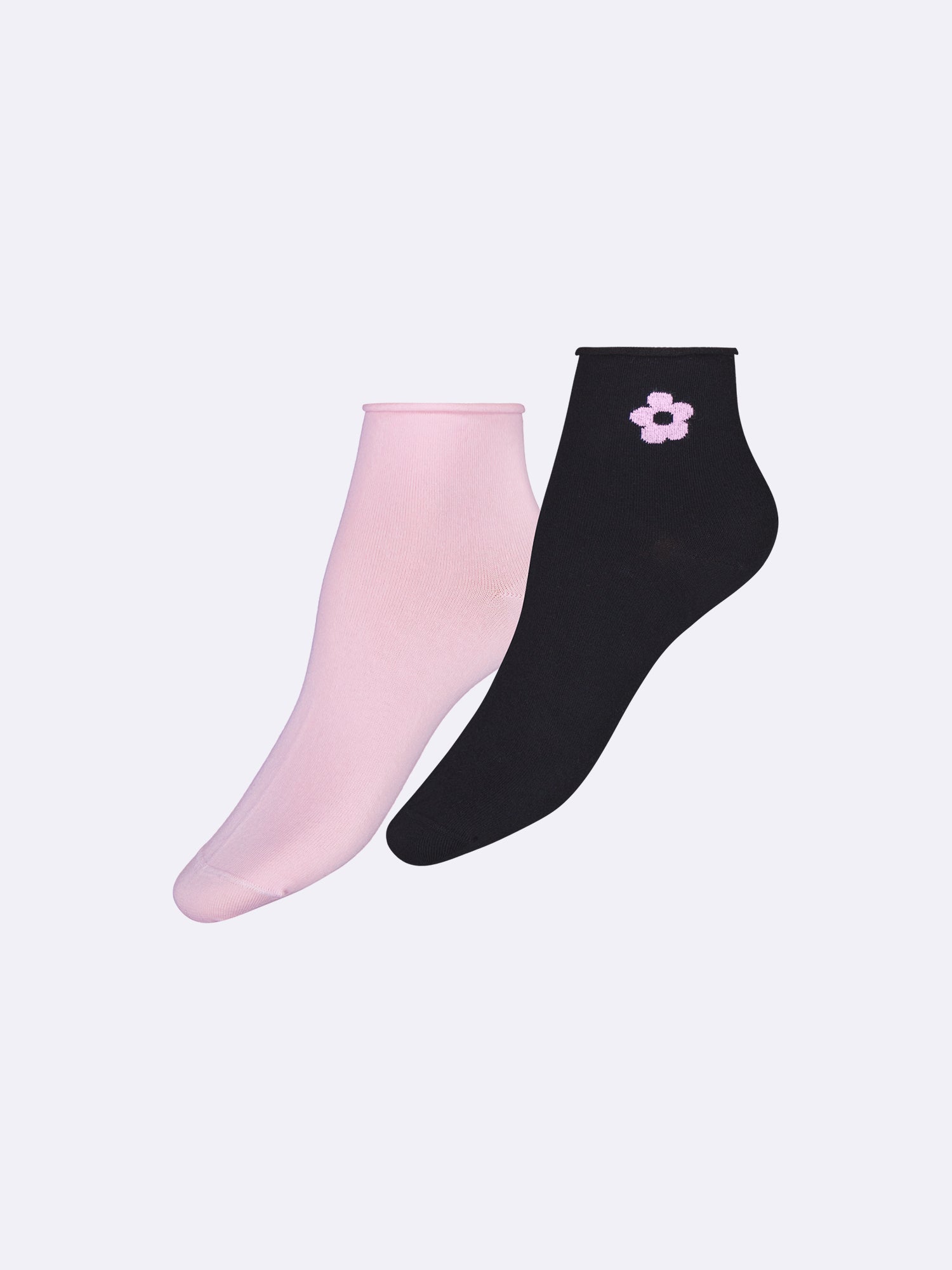 Vogue women's Livia flower ankle socks in pink and black.