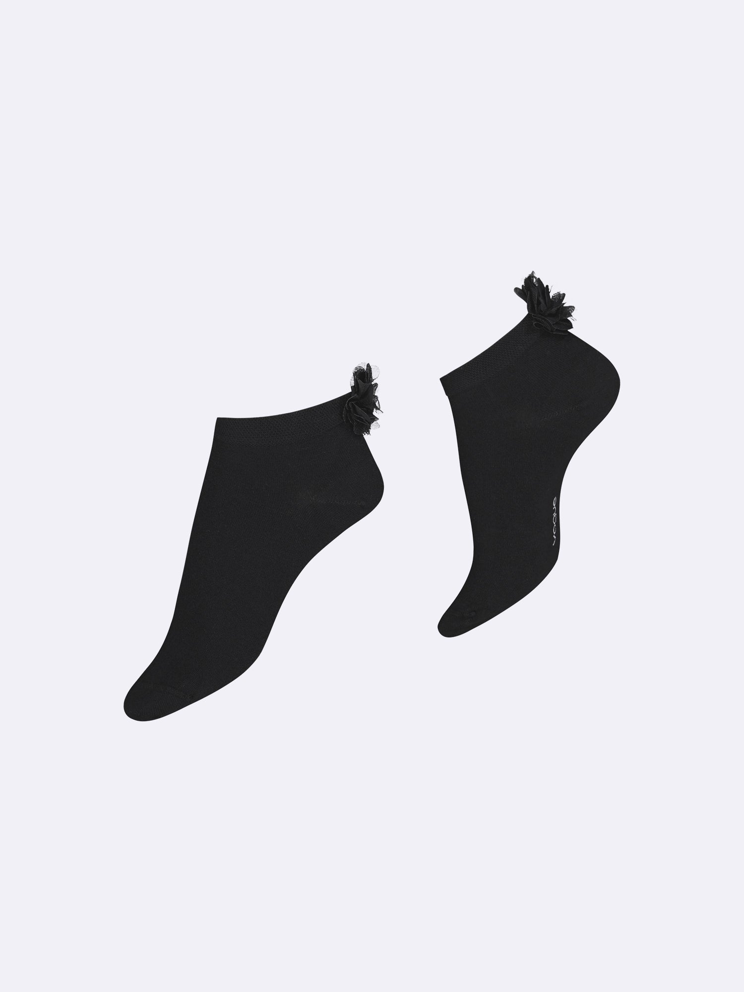 Vogue women's Cecilia sneaker ankle socks with a ruffly flower detail.