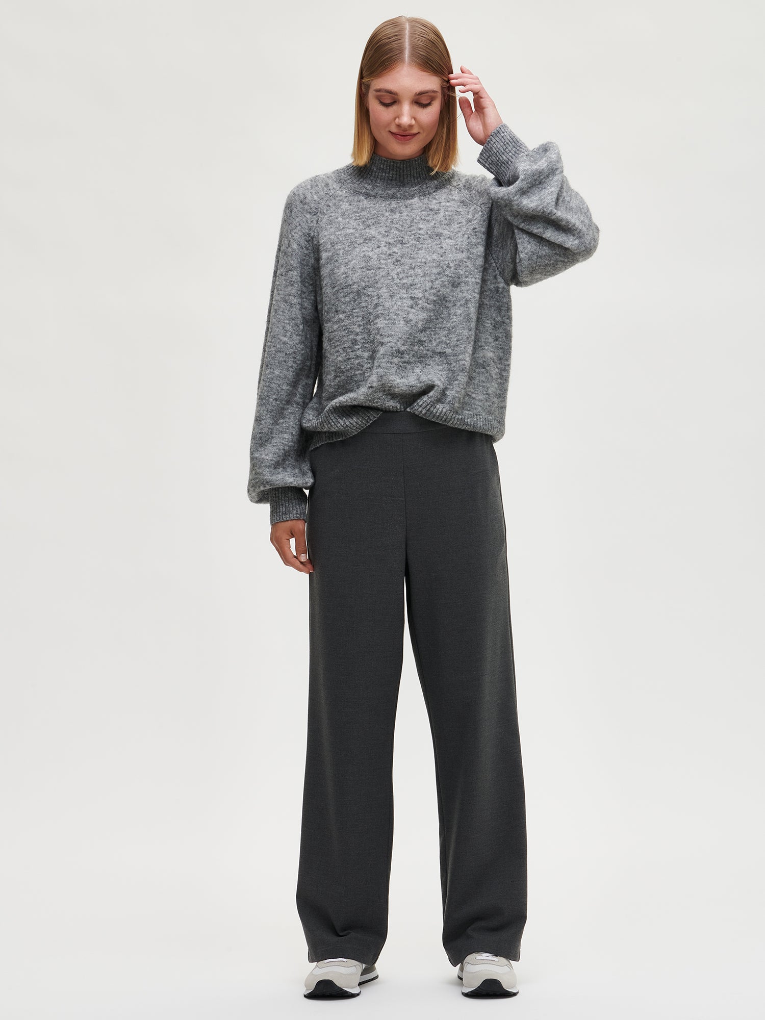 Nanso Women's Jonna gray trousers, on a model from front.