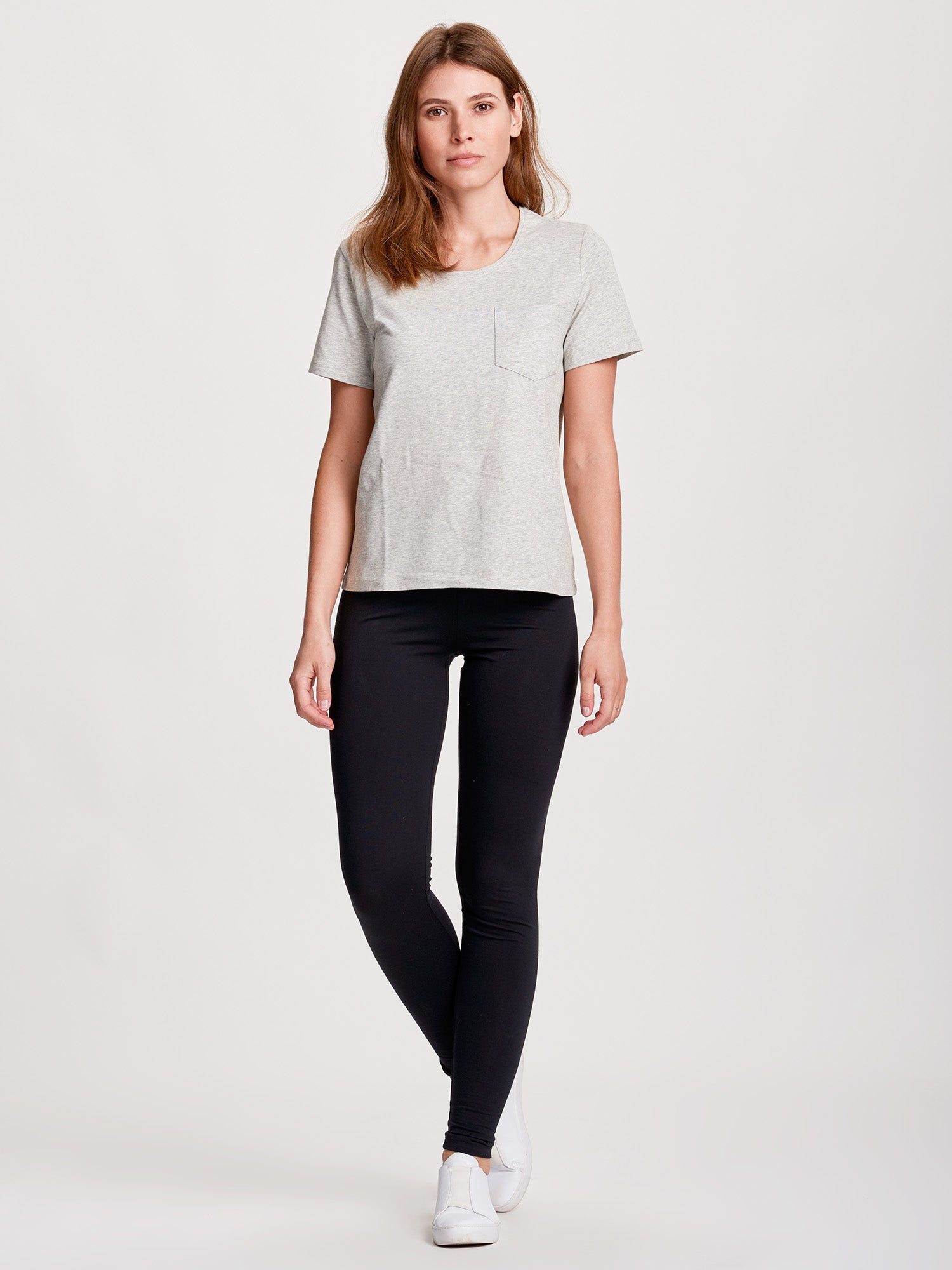 Nanso women's black BASIC full-length leggings crafted from premium organic cotton-elastane jersey, on a model from the front with a t-shirt.