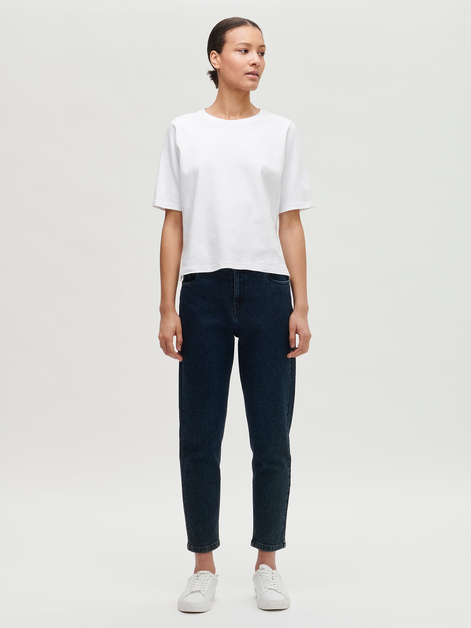 Nanso women’s white loose fit T-shirt from 100 % cotton, on a model in size S.