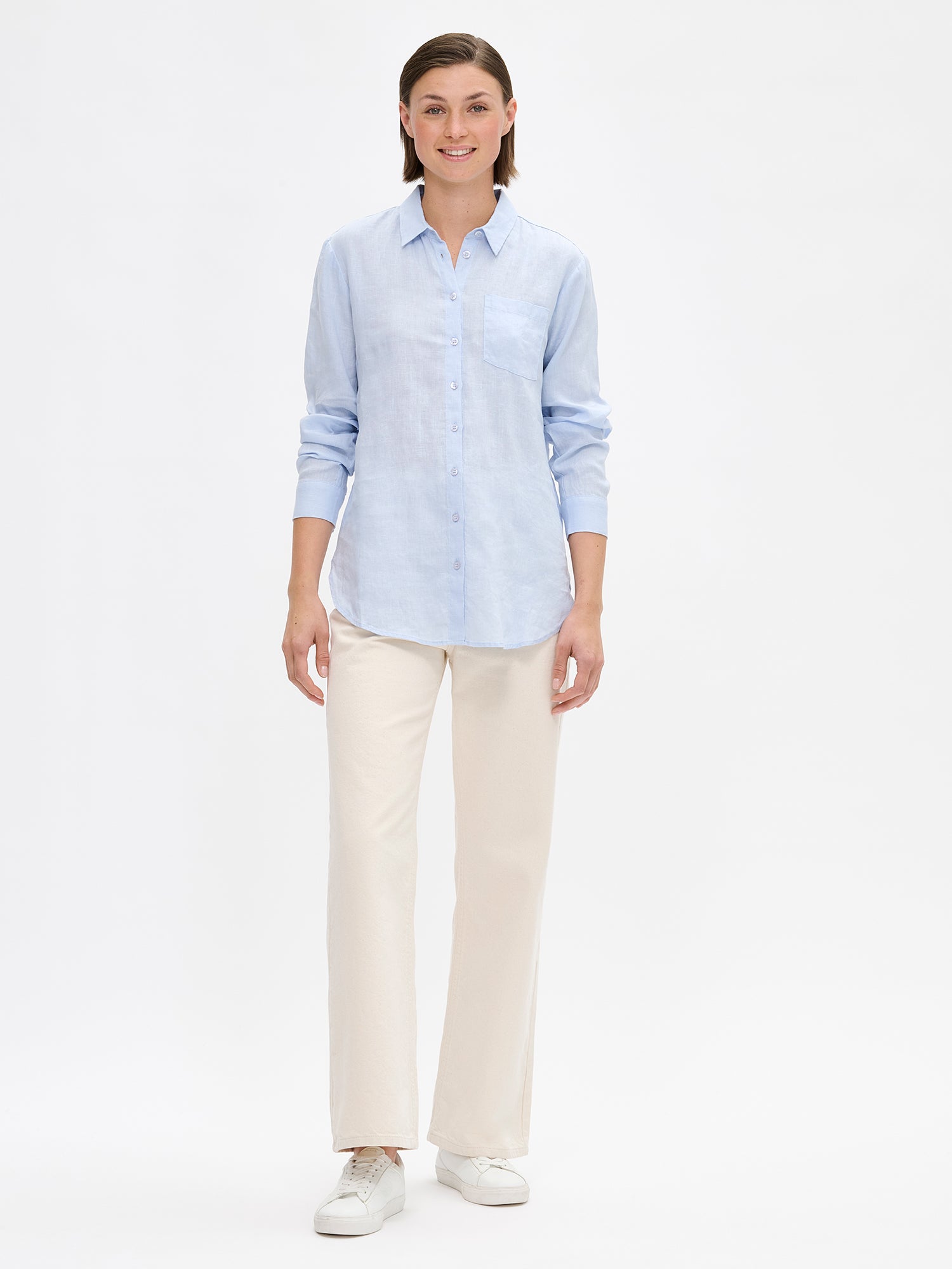 The classic, timeless PELLAVA Linen Shirt in light blue on a model with off white jeans.