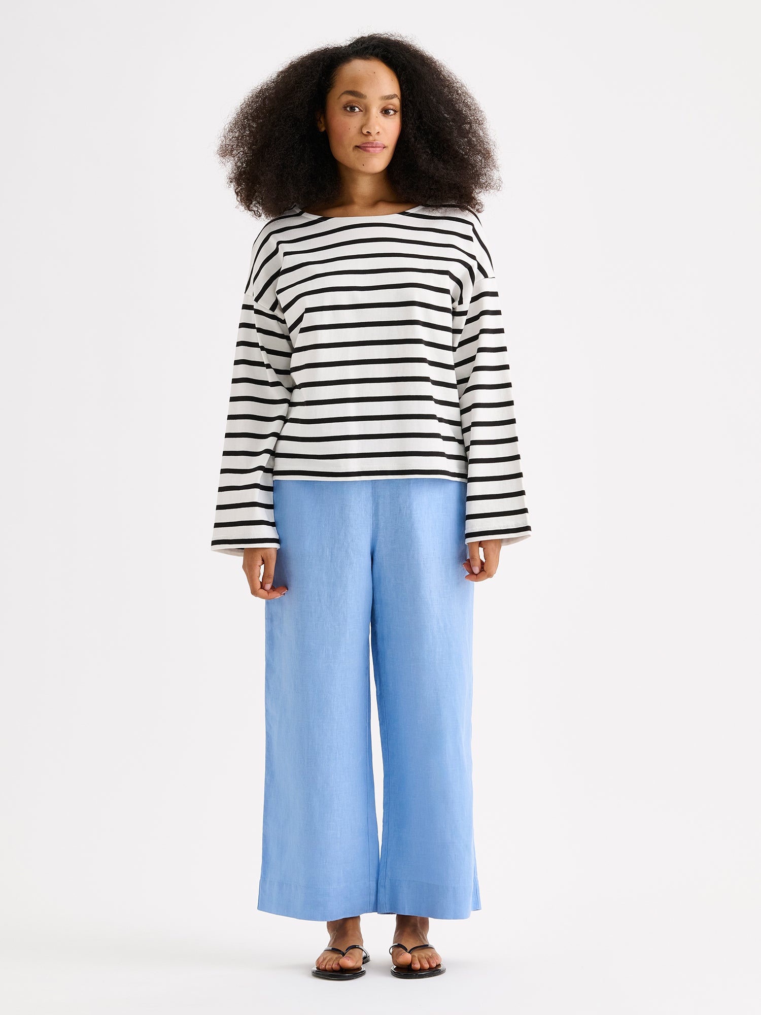 Nanso SAARI linen culottes with elasticated waist and side pockets in a sophisticated blue shade on a model with a striped t-shirt