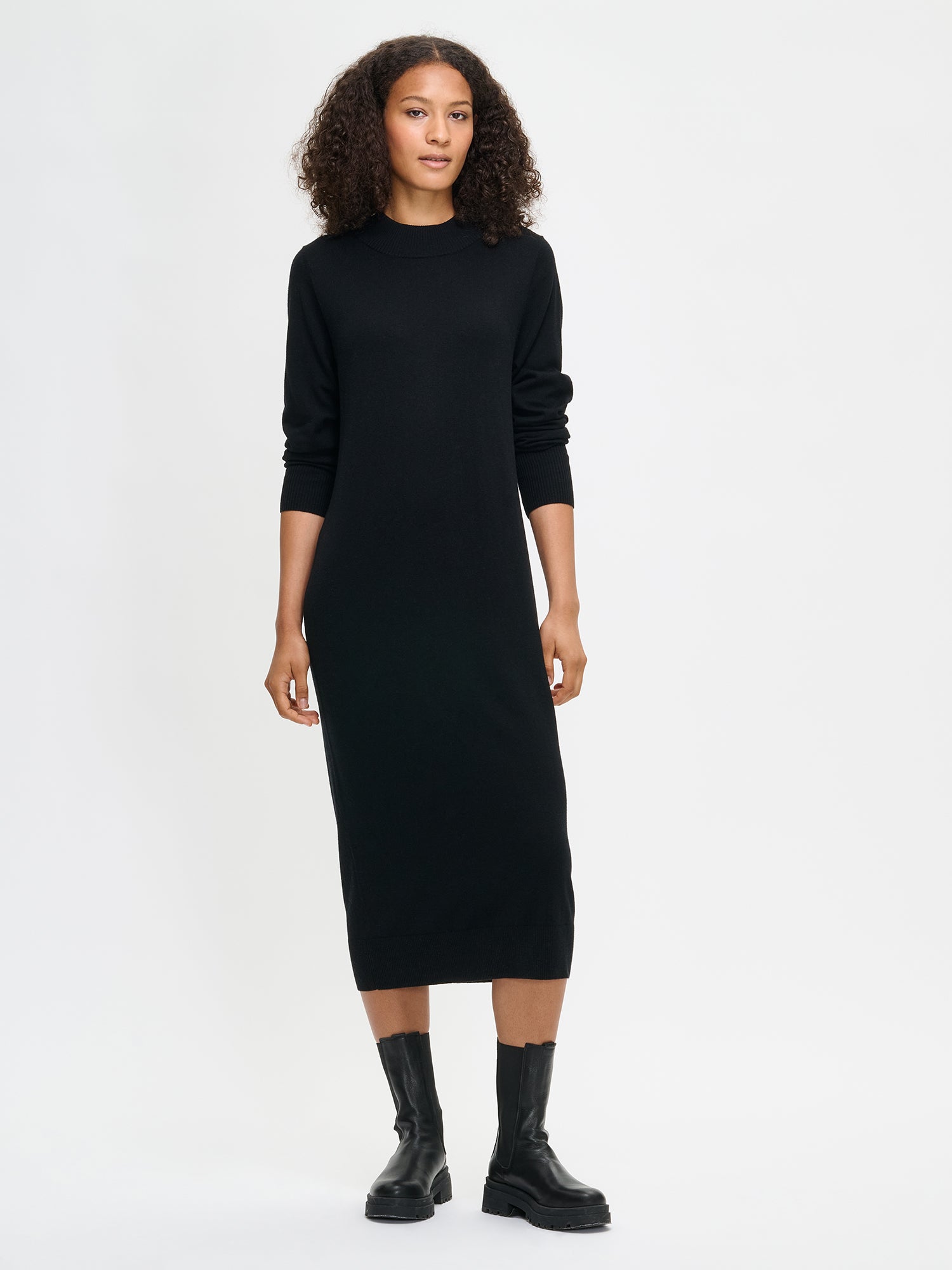 Nanso women’s Villis knit dress is a timeless choice. Black straight-fit style in a merino wool and cotton blend, front