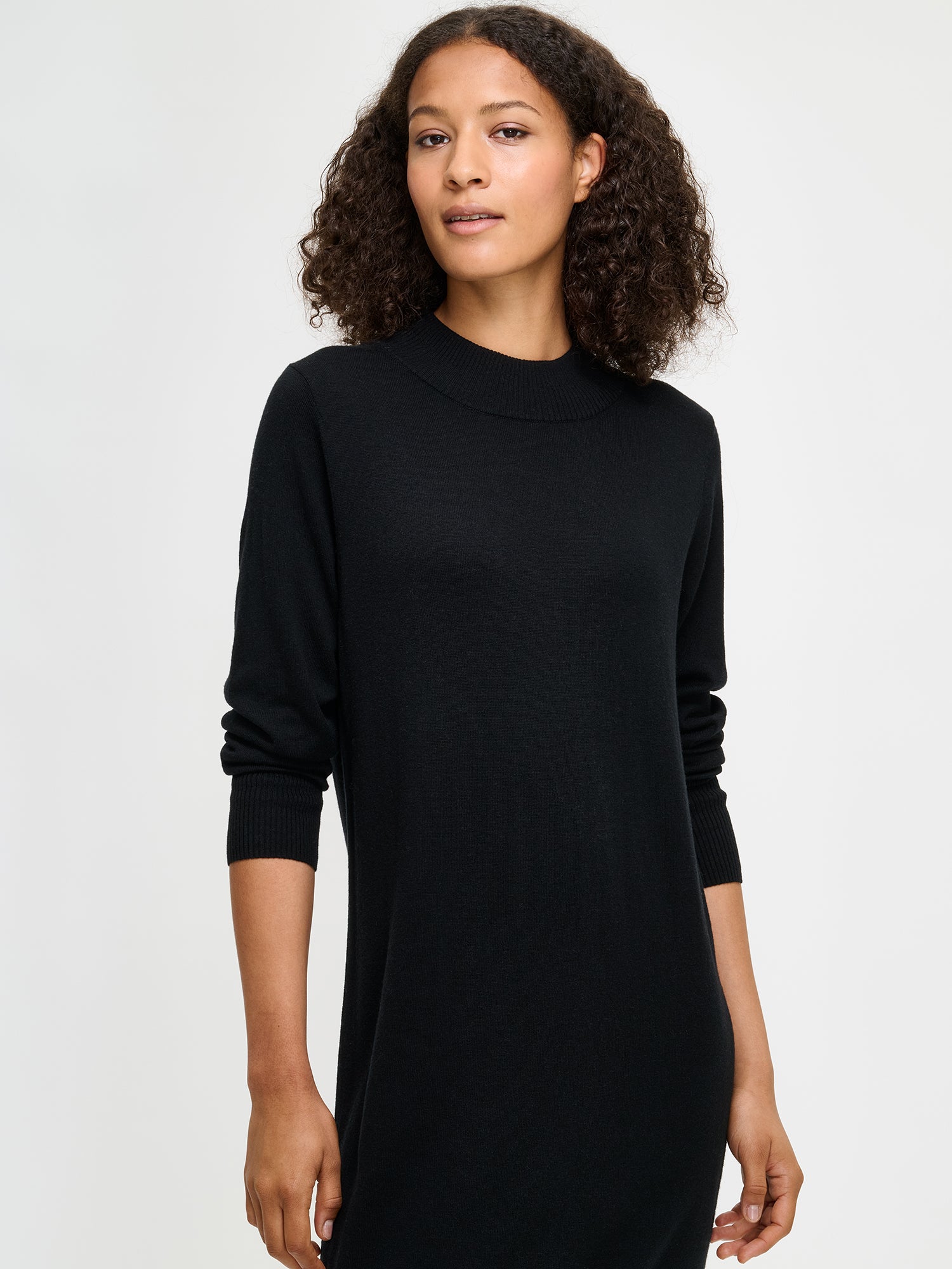 Nanso women’s Villis knit dress is a timeless choice. Black straight-fit style in a merino wool and cotton blend, close-up