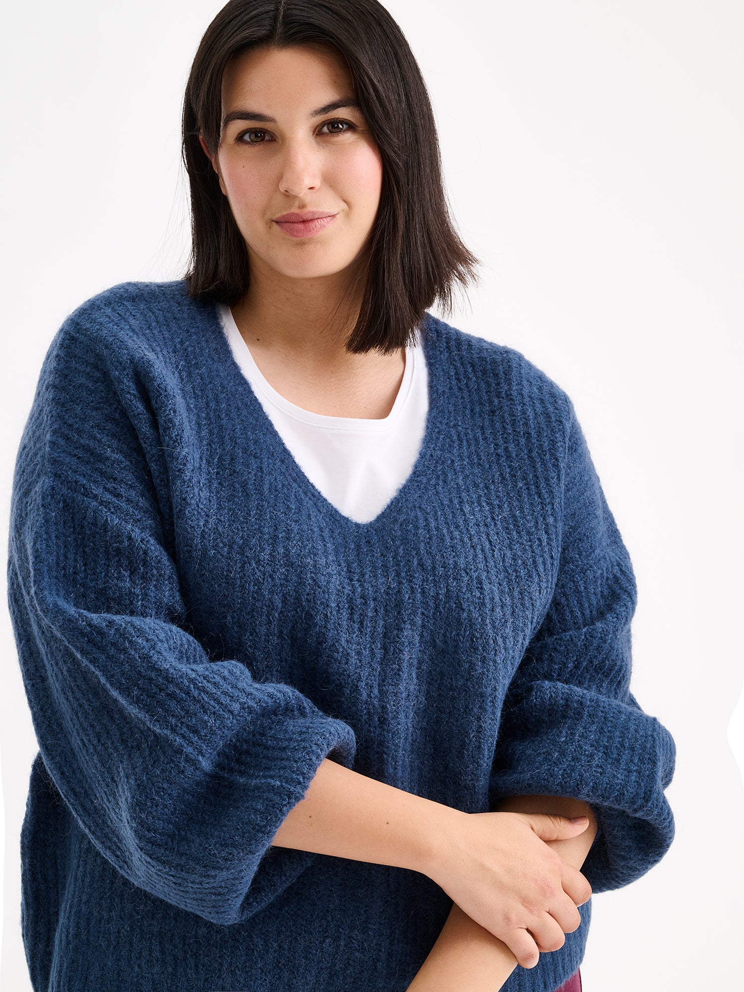 Nanso women's cozy blue Karamelli knit sweater with a V-neckline on a model close-up.
