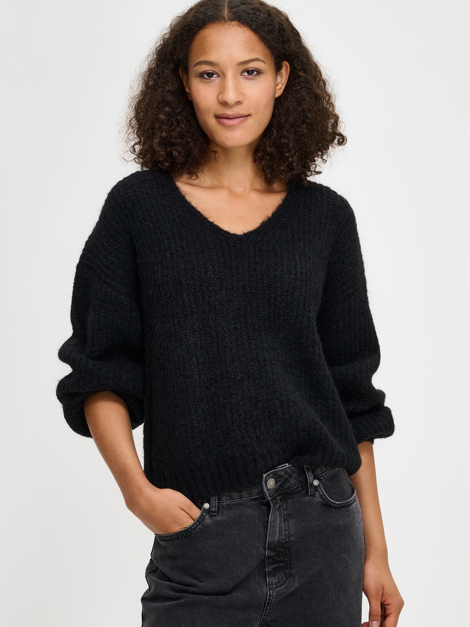 Nanso women's cozy black Karamelli knit sweater with a V-neckline, size S
