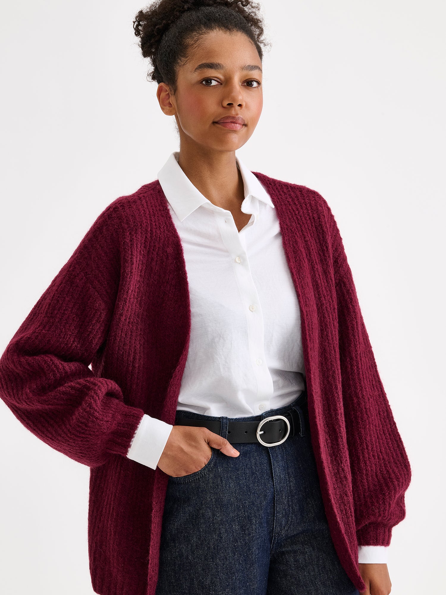 Nanso women's long-sleeved KARAMELLI Cardigan in wine red shade on a model with jeans, close up