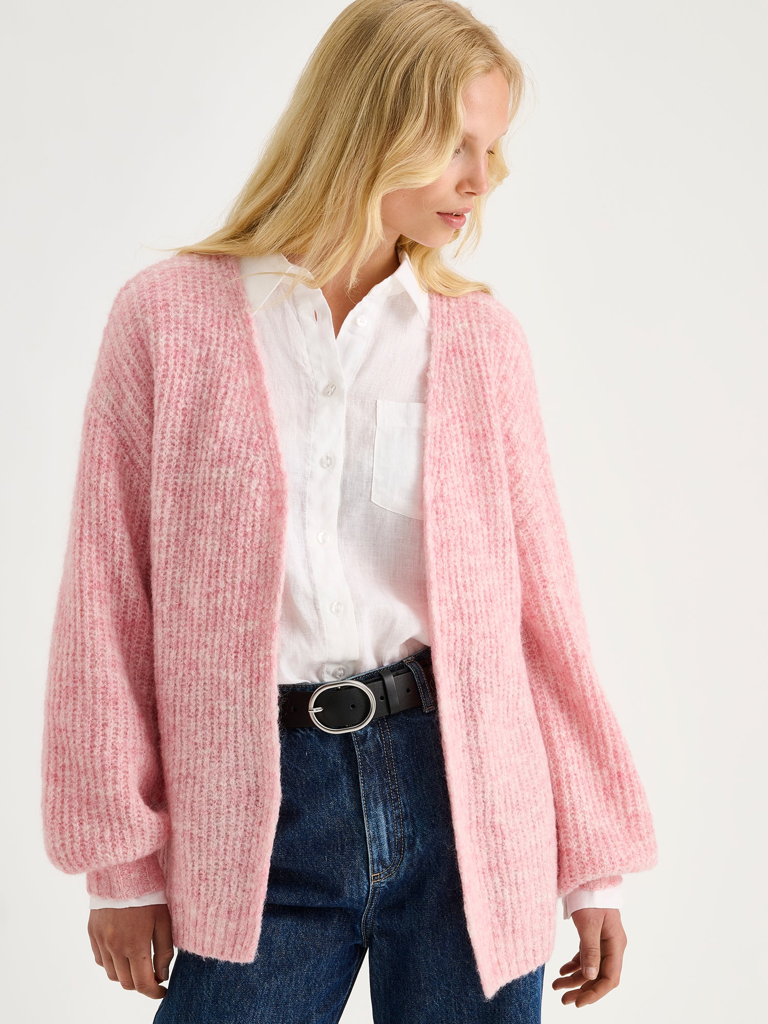 Nanso women's long-sleeved KARAMELLI Cardigan in light pink shade, on a model