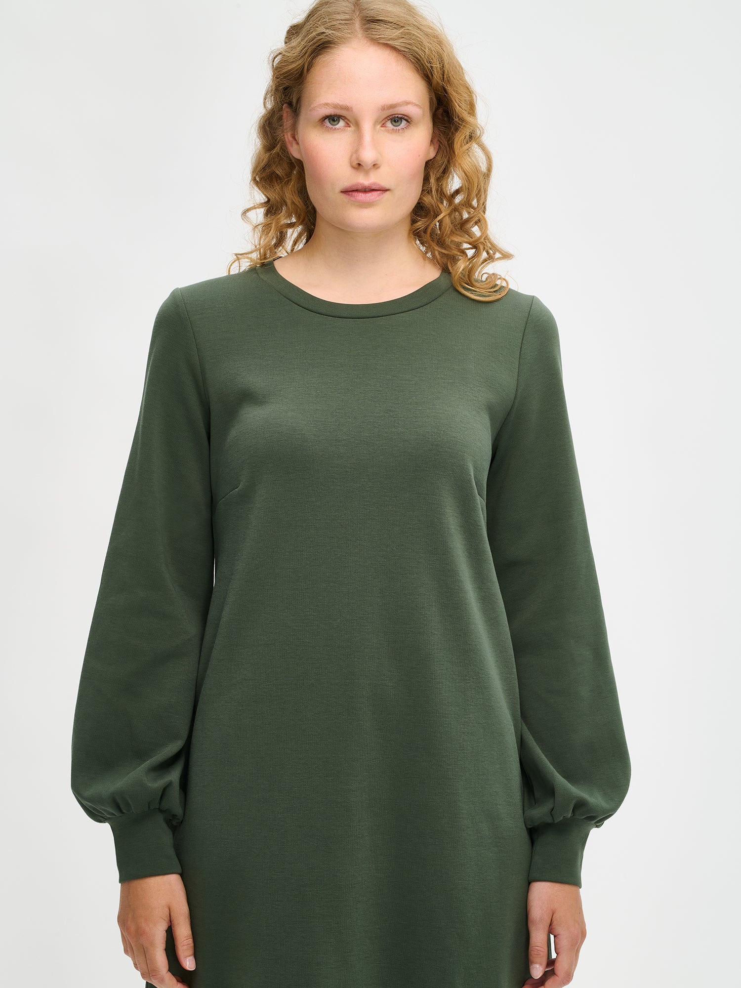 Nanso women's casual Leija dress in dark green, close-up