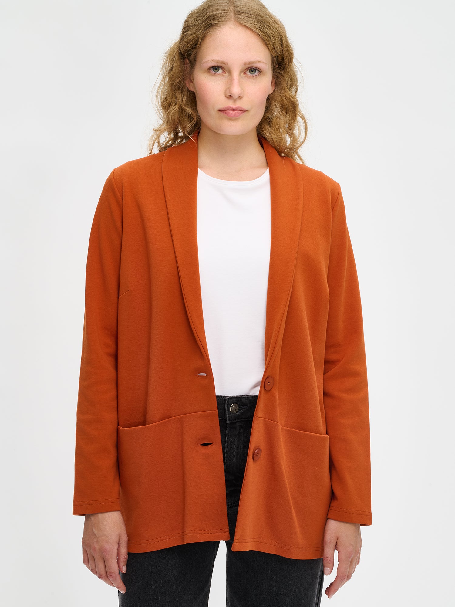 Nanso's classic women's Leija jacket in brown, close-up