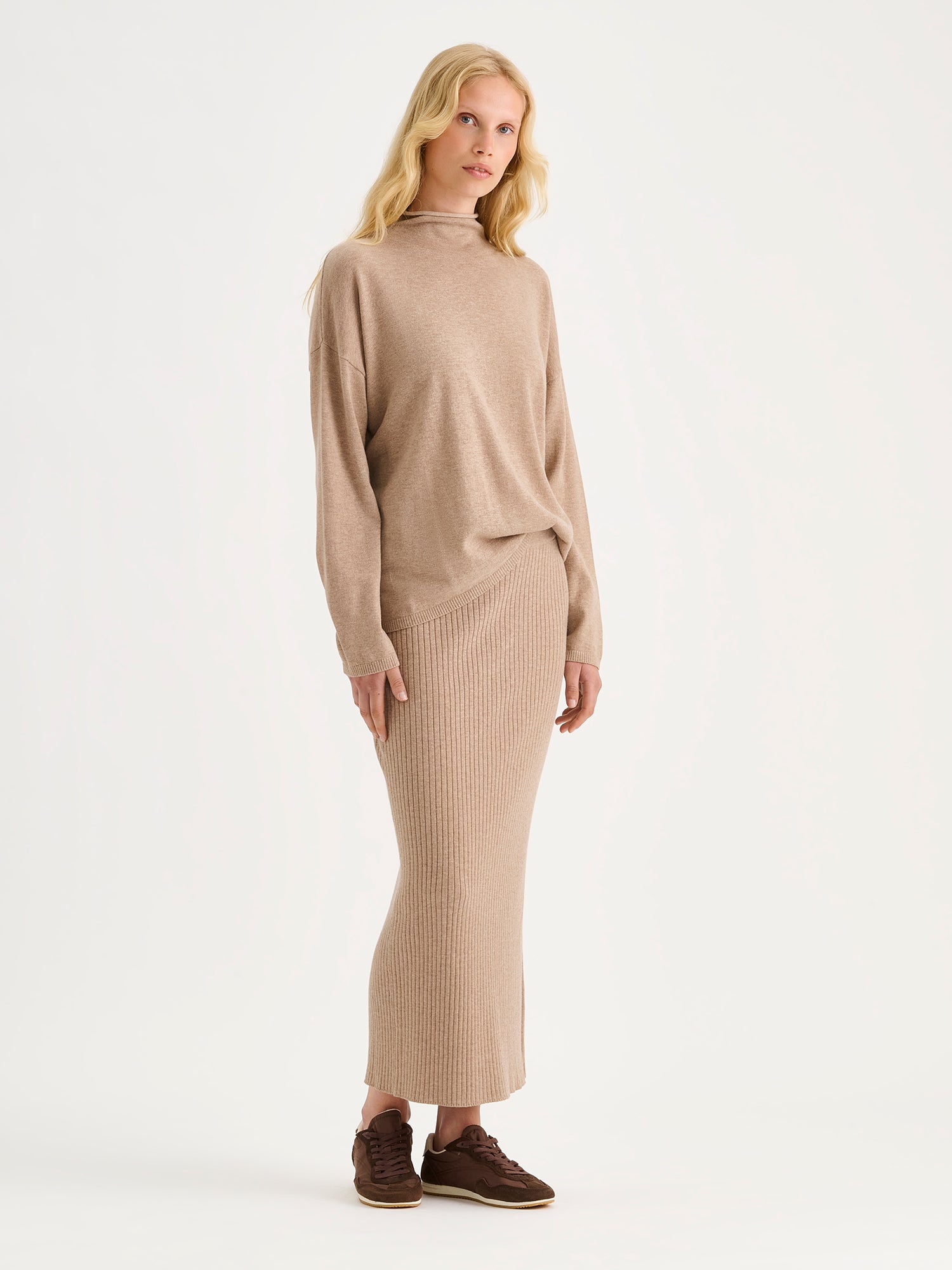 Nanso women´s beige Villis long-sleeved sweater on a model with matching skirt