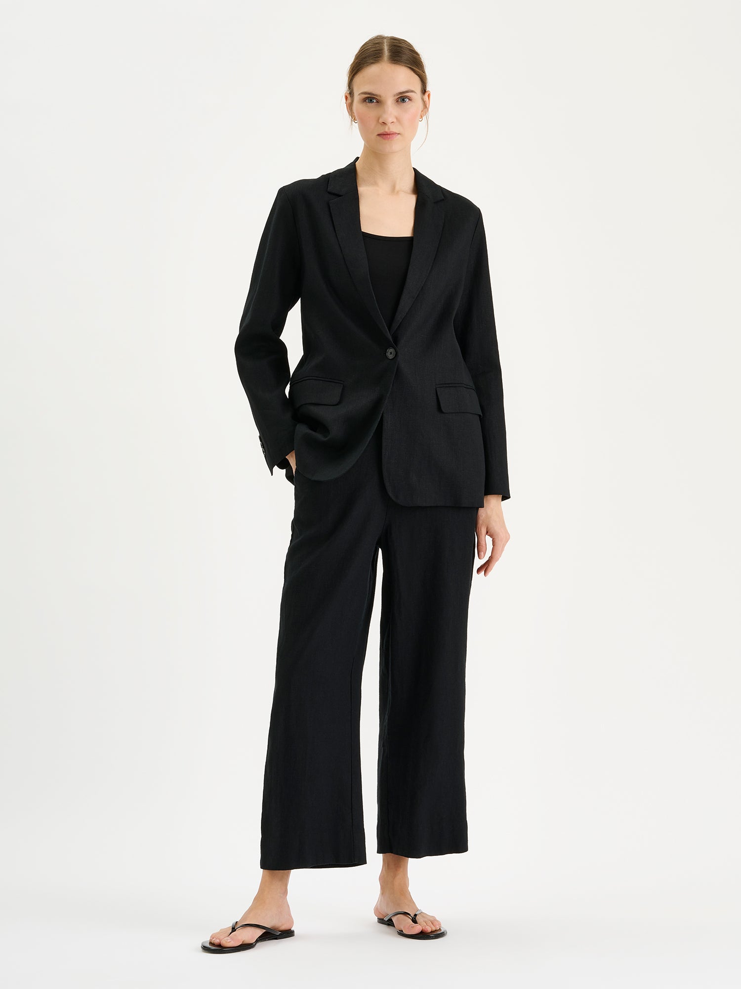 Nanso women's Arles black blazer on a model with Saari culottes