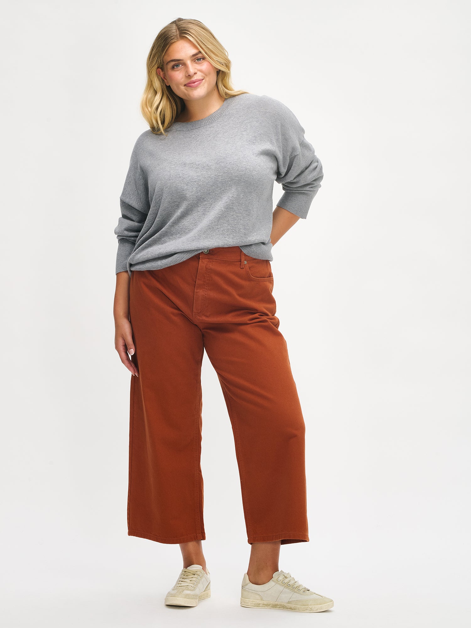 Nanso women's brown Cropped Levee jeans feature a mid-rise waist for a comfortable fit.