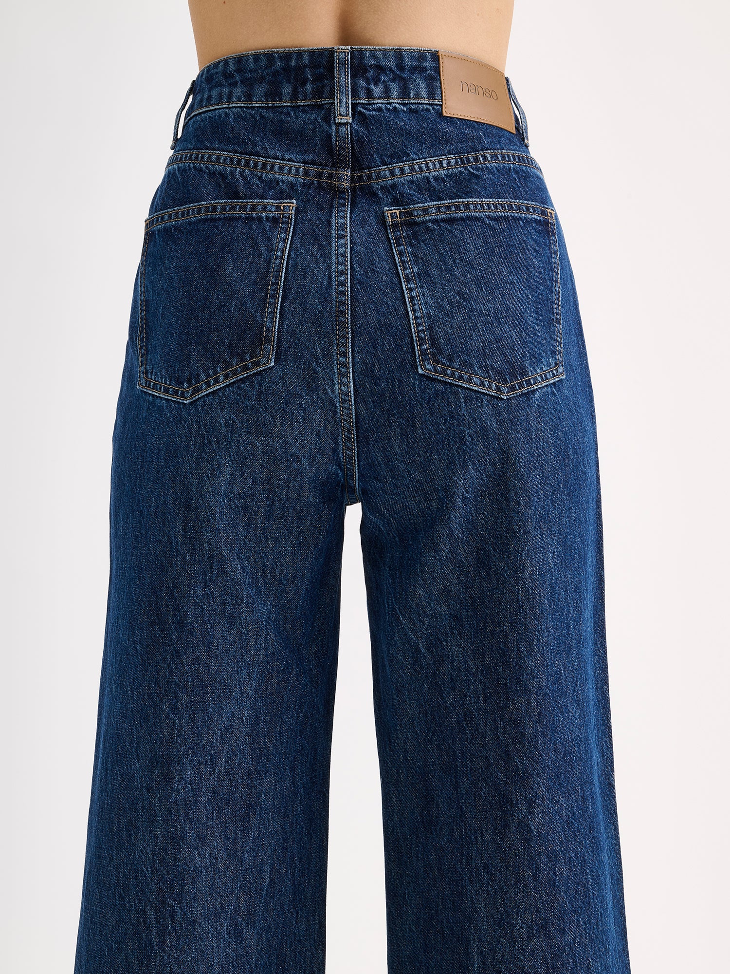 Nanso women’s dark blue Levee jeans, on a model, close-up from the backside.