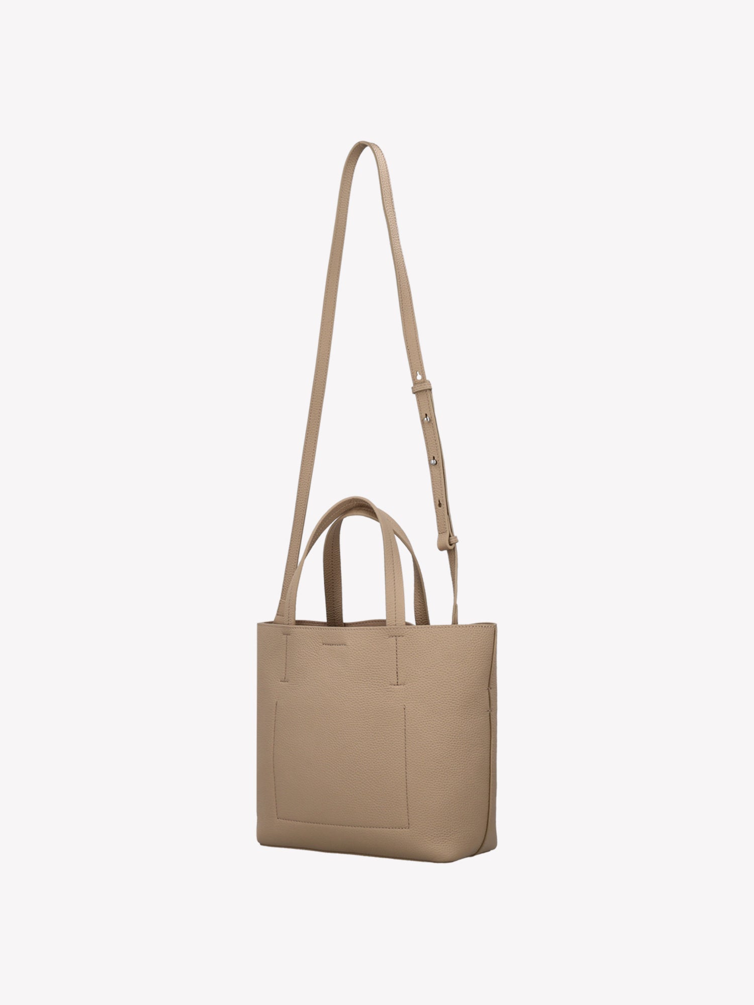Nanso elegant light beige Naru Tote leather bag. The Naru Tote features both short carry handles and a longer, adjustable and detachable shoulder strap. Product picture from the back.