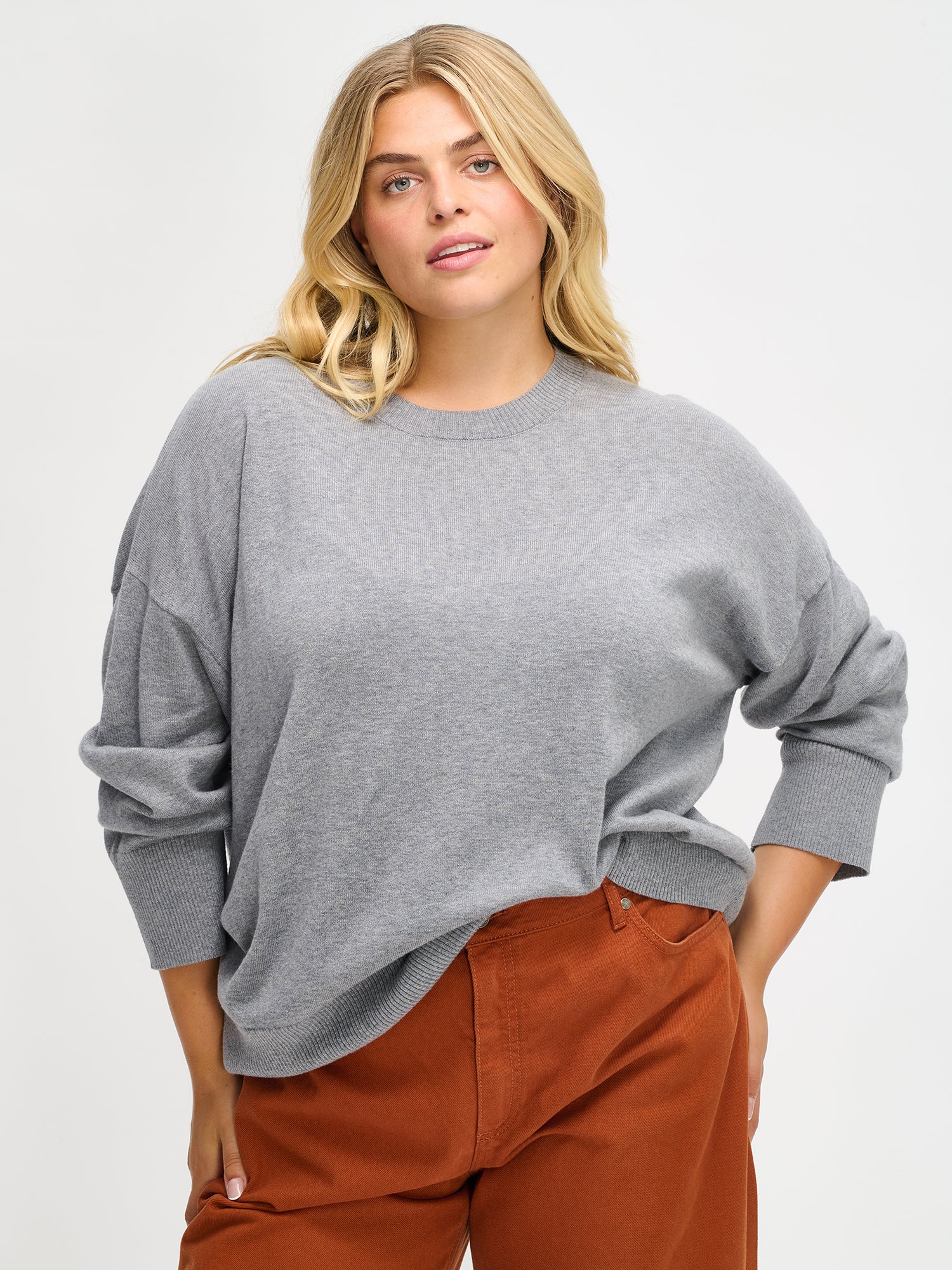 Nanso women's light grey Villis knit sweater features a boxy fit, front, close-up