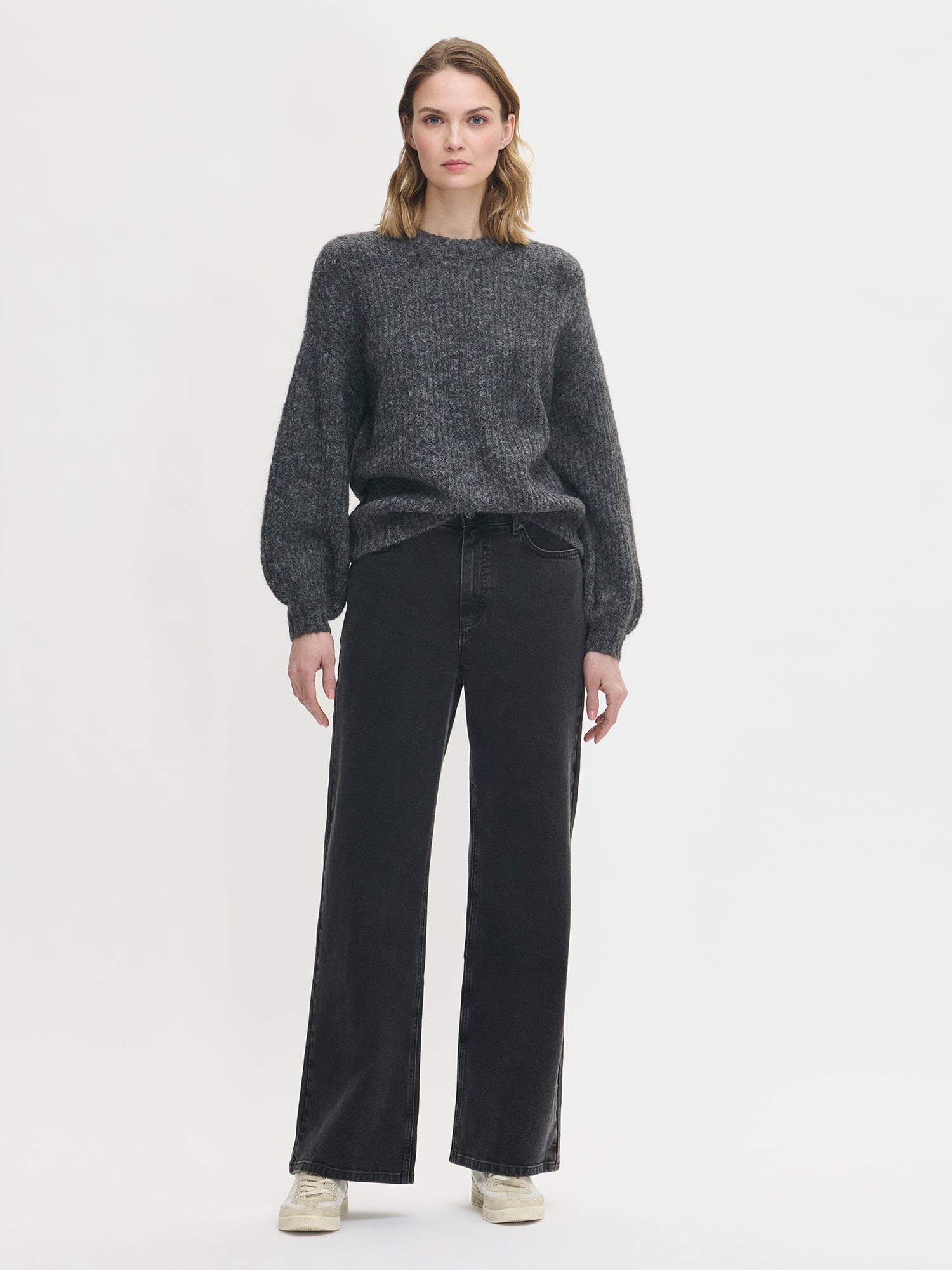 Nanso's luxurious grey Karamelli knit sweater for women features a round neckline, front