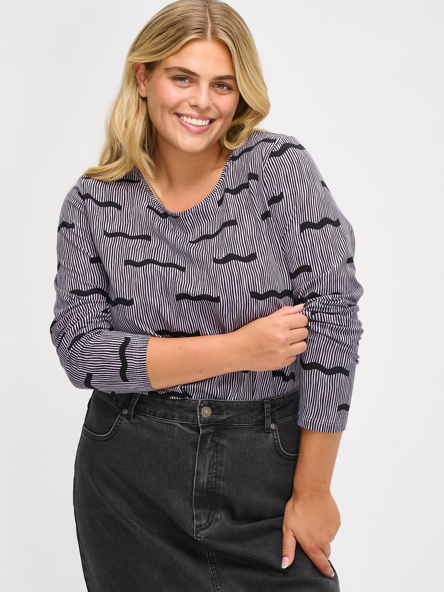 Nanso women’s patterned lilac Laineilla blouse, close-up