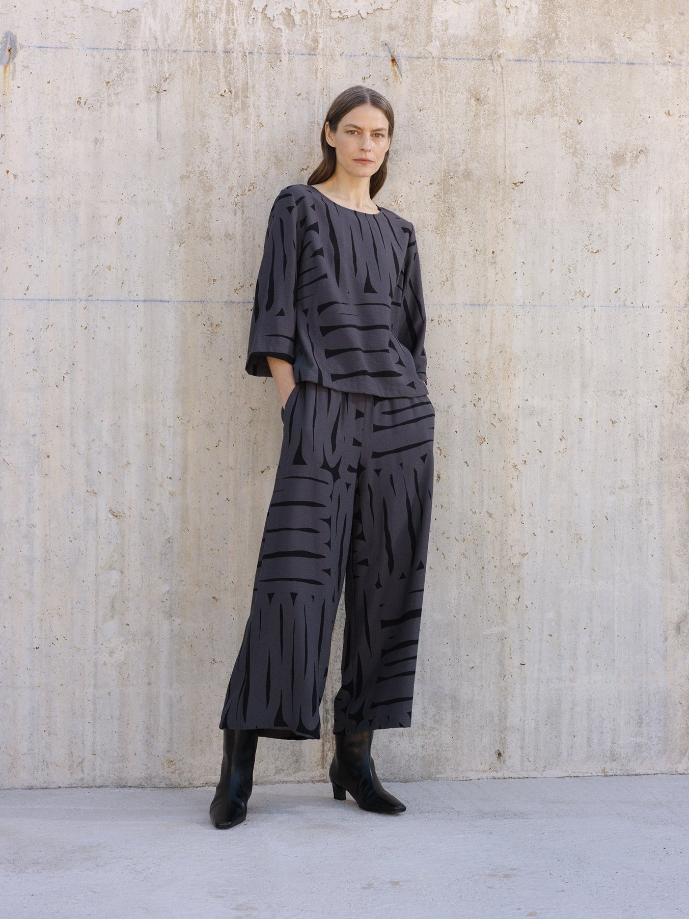 Nanso women's gray Kaiku trousers feature a patterned design, front
